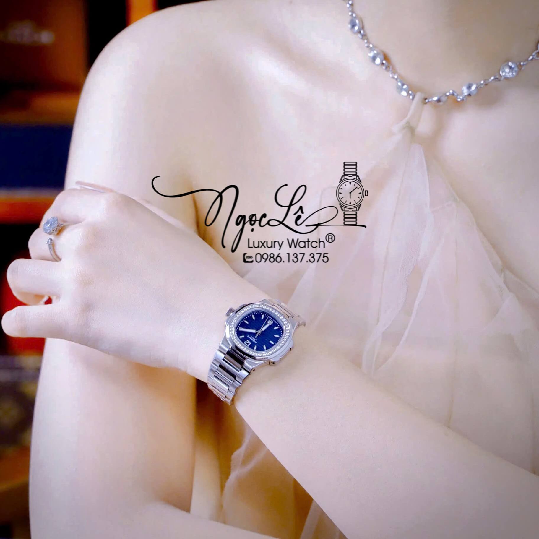 Đồng Hồ Nữ Patek Philippe Nautilus Dây Kim Loại Silver Mặt Xanh Dương Viền Đính Đá 32mm - Quartz