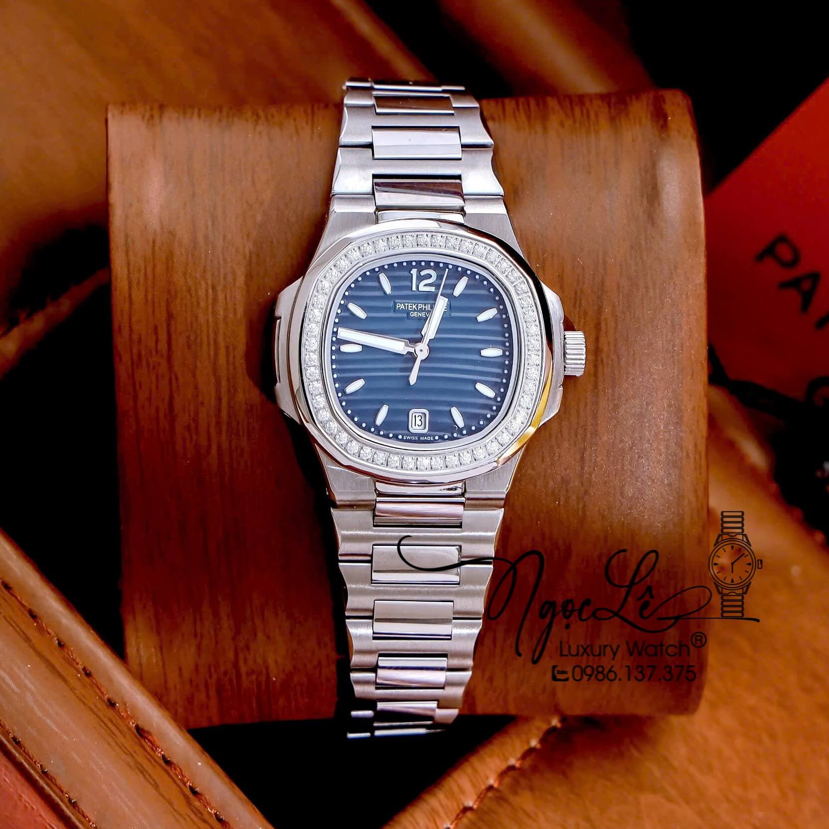 Đồng Hồ Nữ Patek Philippe Nautilus Dây Kim Loại Silver Mặt Xanh Dương Viền Đính Đá 32mm - Quartz