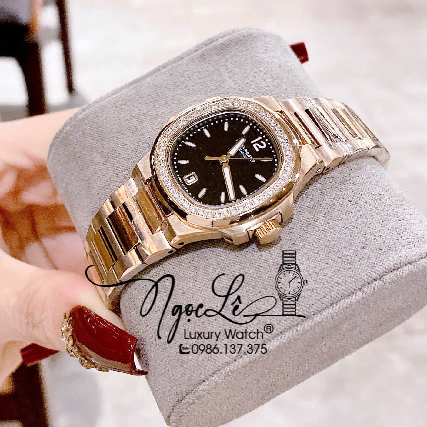Đồng Hồ Nữ Patek Philippe Nautilus Dây Kim Loại Vàng Hồng Mặt Đen Viền Đính Đá 32mm - Quartz
