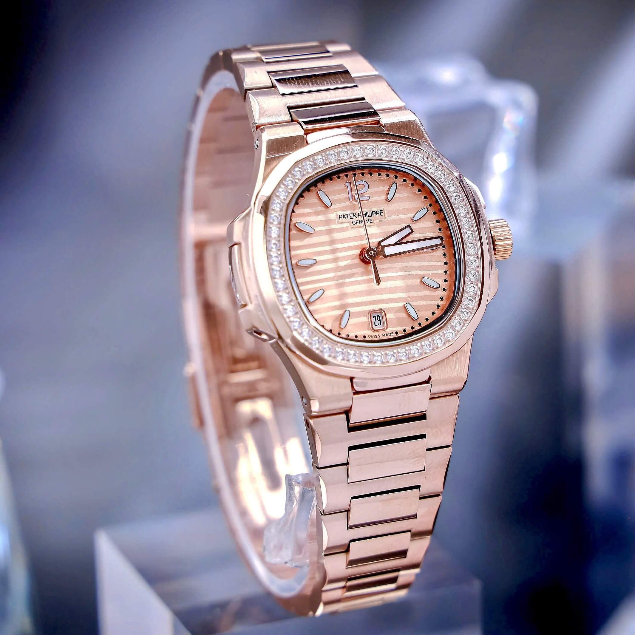 Đồng Hồ Nữ Patek Philippe Nautilus Dây Kim Loại Vàng Hồng Viền Đính Đá 32mm - Quartz