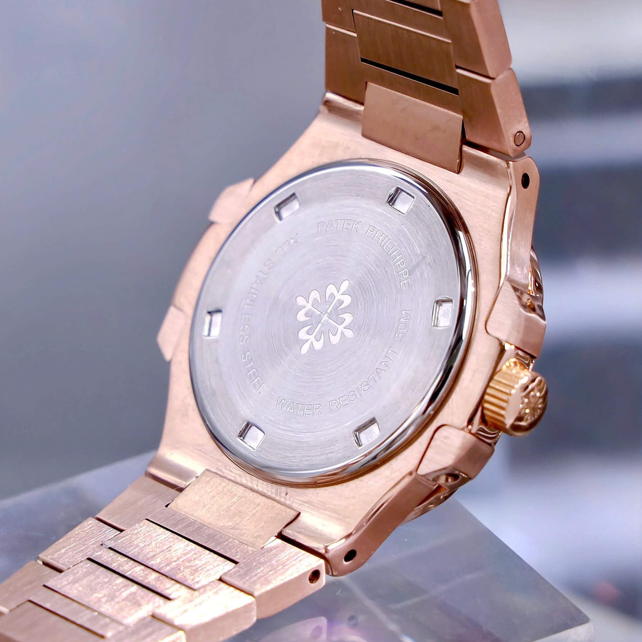 Đồng Hồ Nữ Patek Philippe Nautilus Dây Kim Loại Vàng Hồng Viền Đính Đá 32mm - Quartz