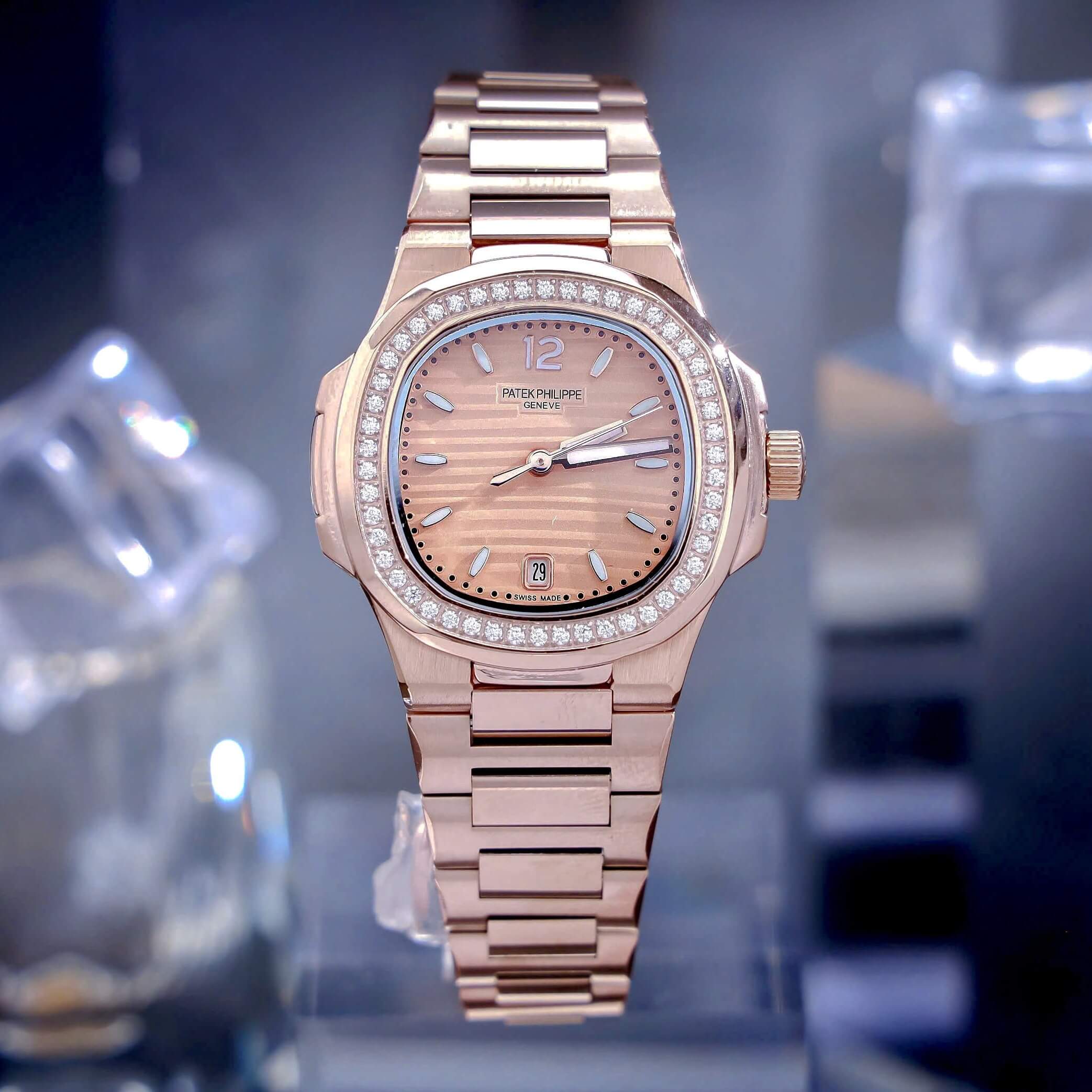 Đồng Hồ Nữ Patek Philippe Nautilus Dây Kim Loại Vàng Hồng Viền Đính Đá 32mm - Quartz