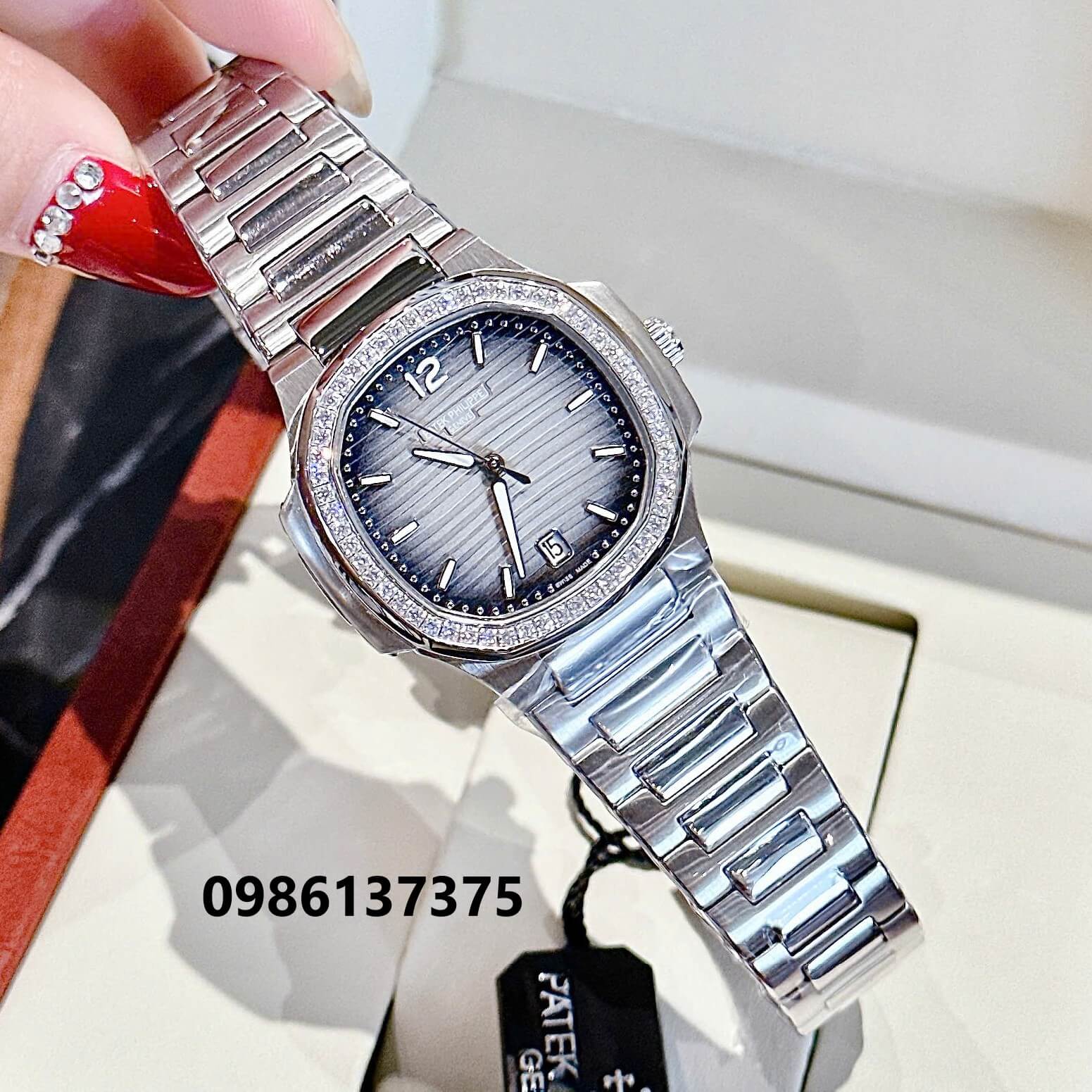 Đồng Hồ Nữ Patek Philippe Nautilus Màu Bạc Mặt Ombre Đen Máy Thụy Sĩ Size 36mm - Viền Đá
