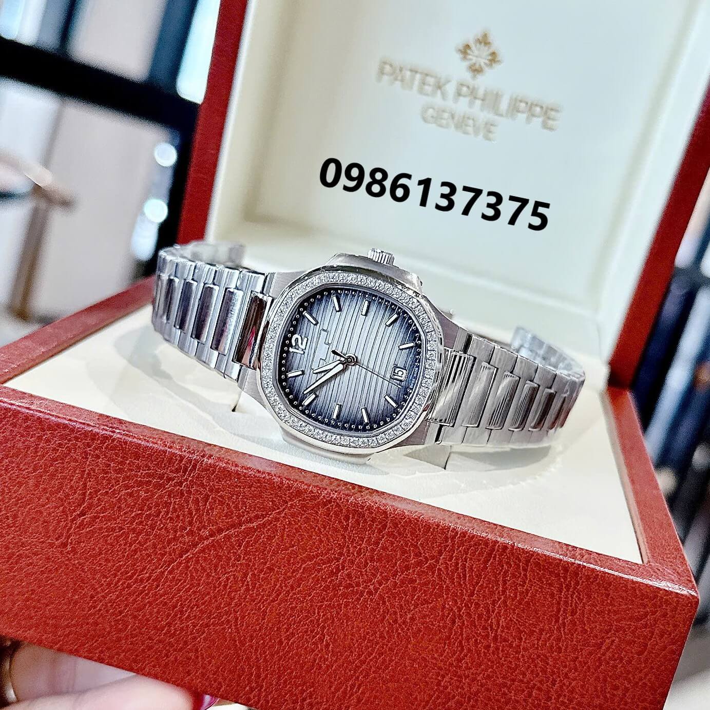 Đồng Hồ Nữ Patek Philippe Nautilus Màu Bạc Mặt Ombre Đen Máy Thụy Sĩ Size 36mm - Viền Đá