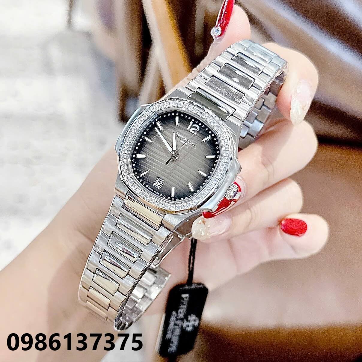 Đồng Hồ Nữ Patek Philippe Nautilus Màu Bạc Mặt Ombre Đen Máy Thụy Sĩ Size 36mm - Viền Đá