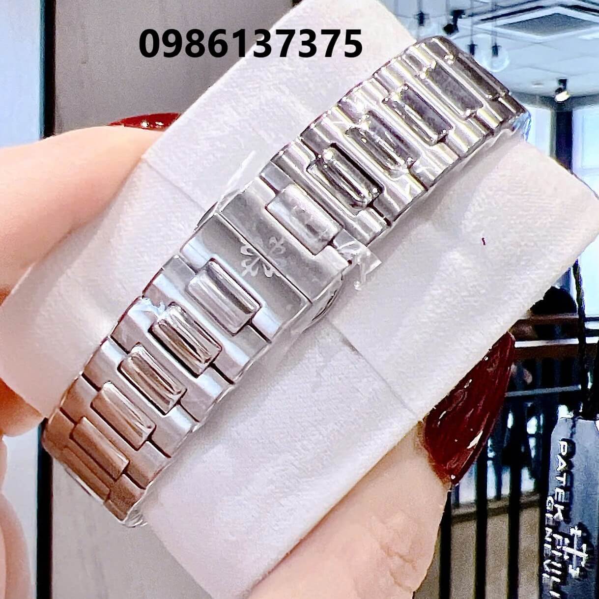 Đồng Hồ Nữ Patek Philippe Nautilus Bạc Mặt Ombre Xanh Mint Máy Thụy Sĩ Size 36mm - Viền Đá