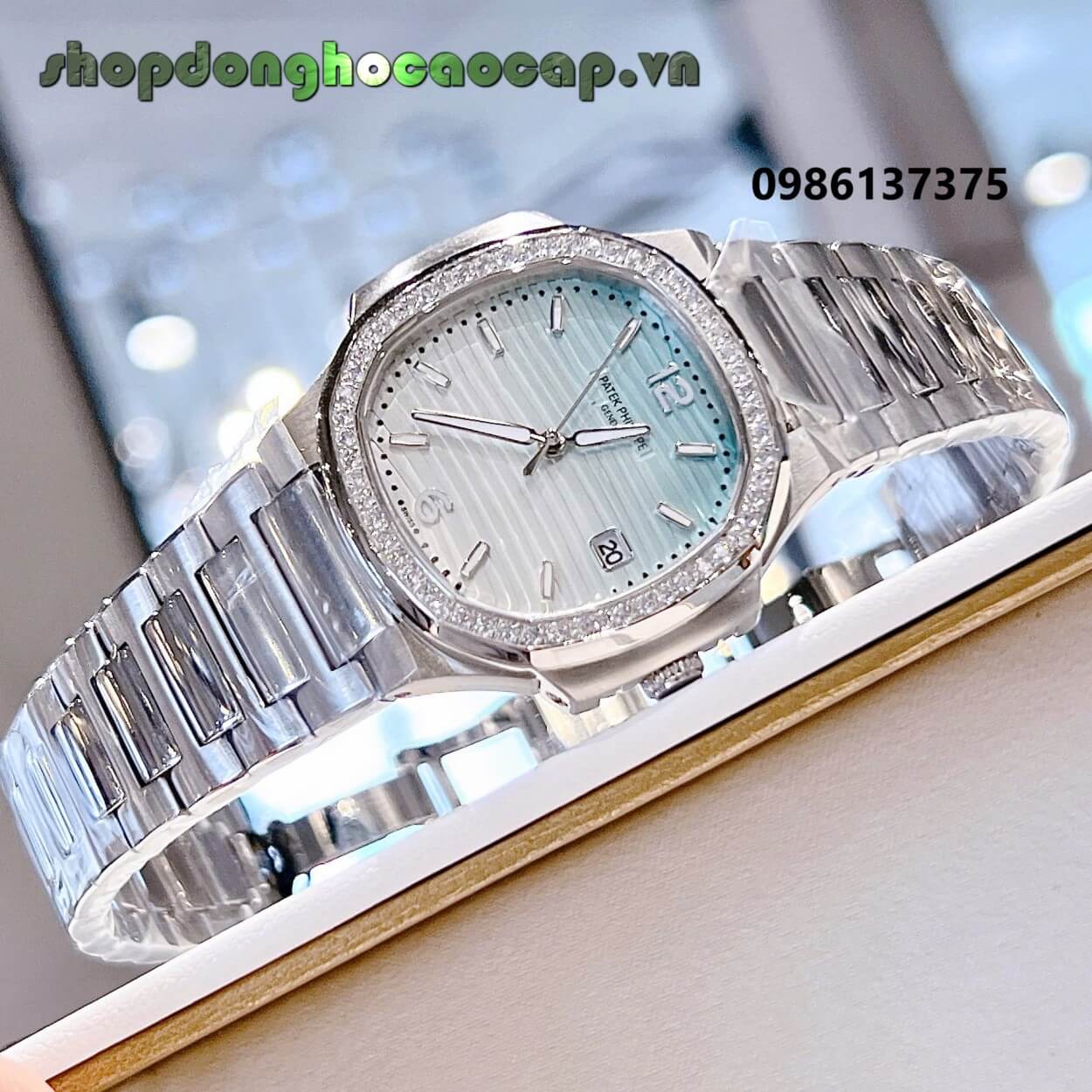 Đồng Hồ Nữ Patek Philippe Nautilus Bạc Mặt Ombre Xanh Mint Máy Thụy Sĩ Size 36mm - Viền Đá