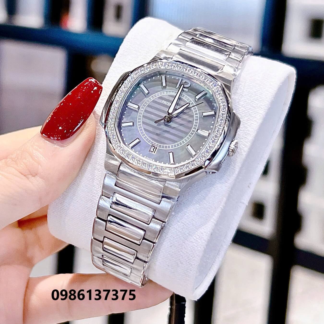Đồng Hồ Nữ Patek Philippe Nautilus Màu Bạc Mặt Xám Xà Cừ Máy Thụy Sĩ Size 36mm - Viền Đá