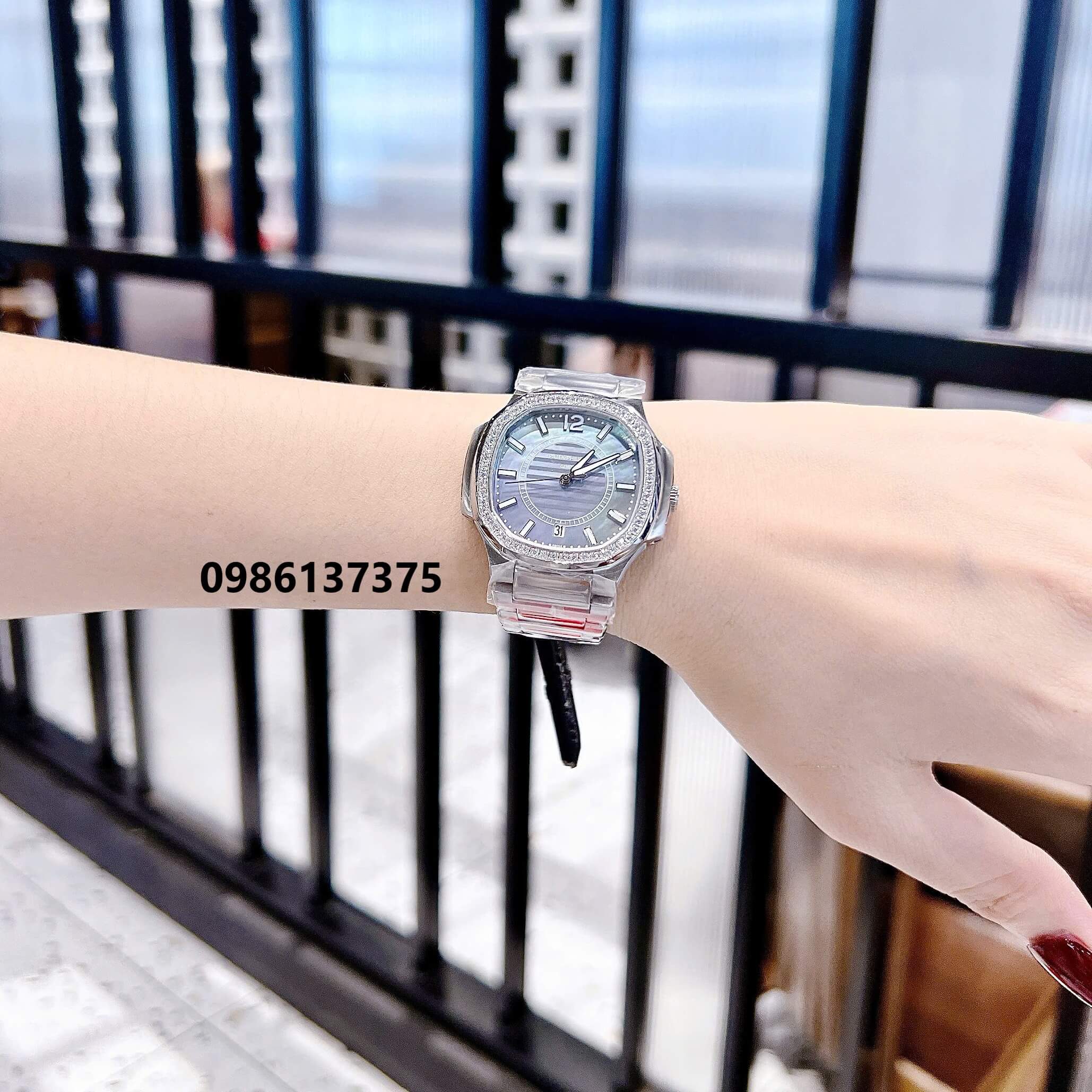 Đồng Hồ Nữ Patek Philippe Nautilus Màu Bạc Mặt Xám Xà Cừ Máy Thụy Sĩ Size 36mm - Viền Đá