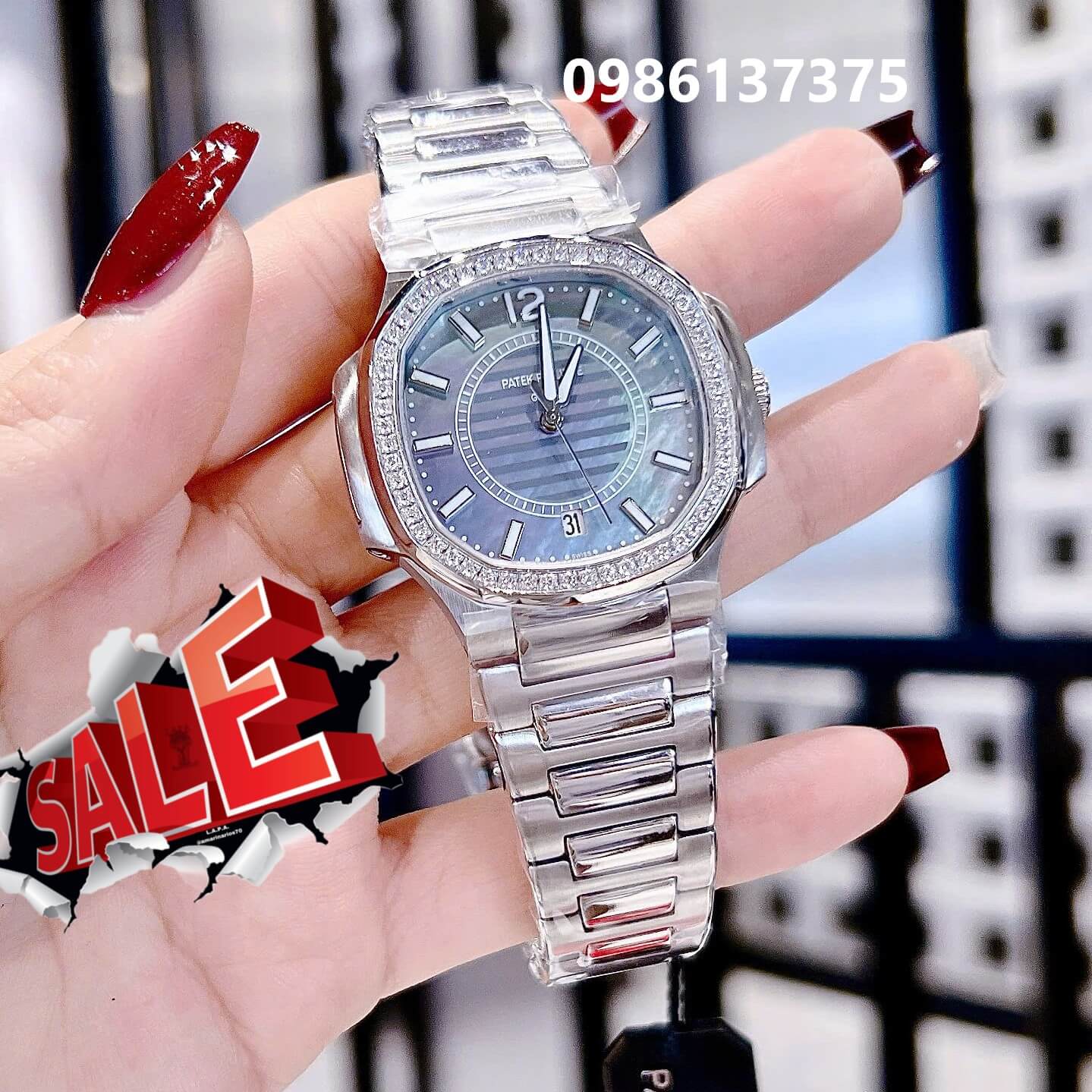 Đồng Hồ Nữ Patek Philippe Nautilus Màu Bạc Mặt Xám Xà Cừ Máy Thụy Sĩ Size 36mm - Viền Đá