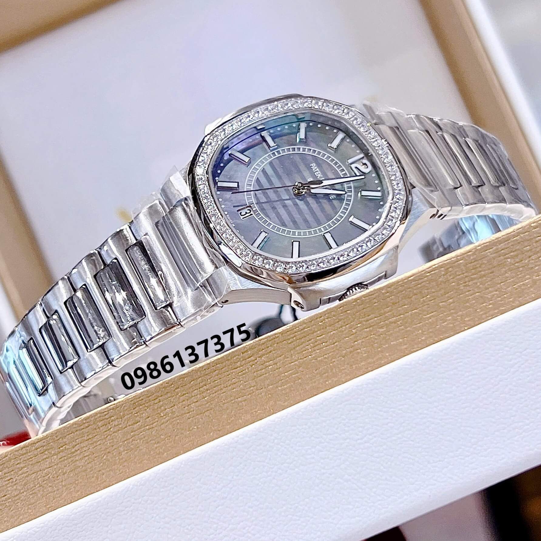 Đồng Hồ Nữ Patek Philippe Nautilus Màu Bạc Mặt Xám Xà Cừ Máy Thụy Sĩ Size 36mm - Viền Đá