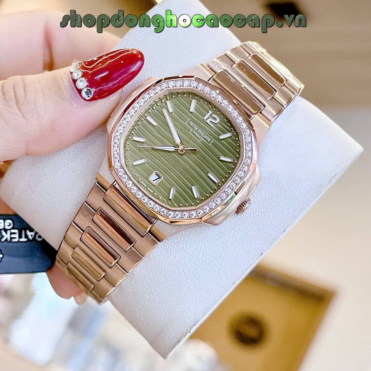Đồng Hồ Nữ Patek Philippe Nautilus Màu Rose Gold Mặt Xanh Oliu Máy Thụy Sĩ Size 36mm - Viền Đá