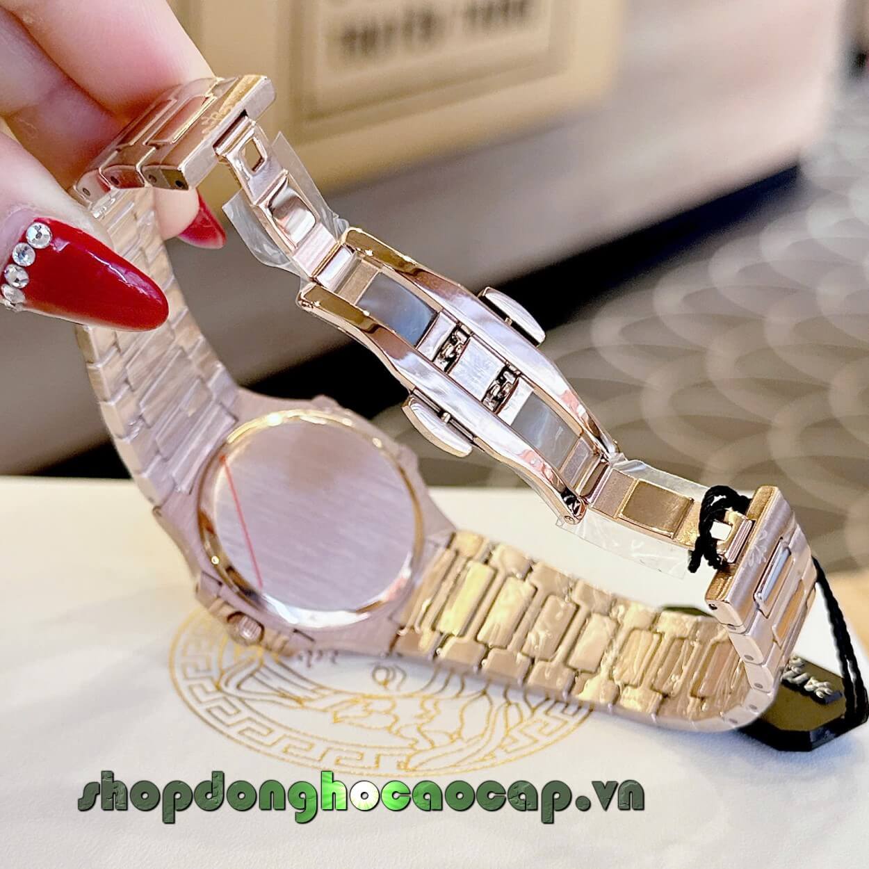 Đồng Hồ Nữ Patek Philippe Nautilus Màu Rose Gold Mặt Xanh Oliu Máy Thụy Sĩ Size 36mm - Viền Đá