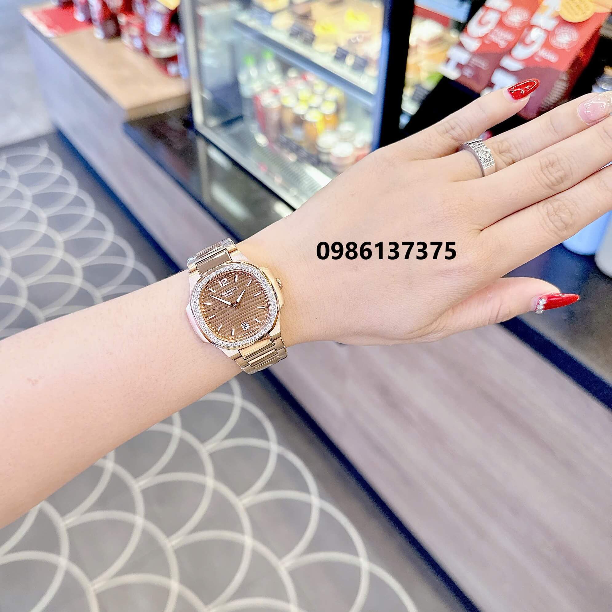 Đồng Hồ Nữ Patek Philippe Nautilus Màu Rose Gold Máy Thụy Sĩ Size 36mm - Viền Đá