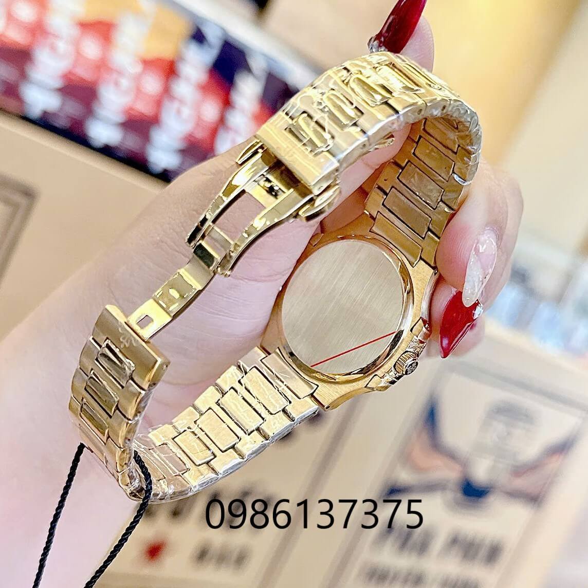 Đồng Hồ Nữ Patek Philippe Nautilus Màu Vàng Gold Mặt Trắng Máy Thụy Sĩ Size 36mm - Viền Đá