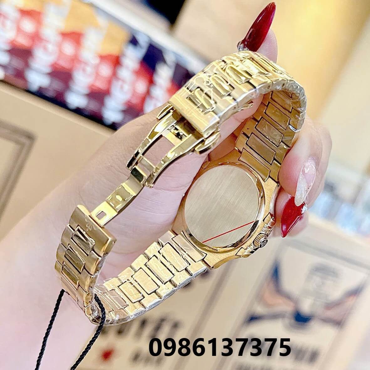 Đồng Hồ Nữ Patek Philippe Nautilus Màu Vàng Gold Mặt Vàng Máy Thụy Sĩ Size 36mm - Viền Đá