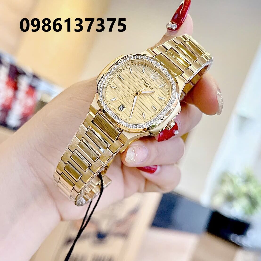 Đồng Hồ Nữ Patek Philippe Nautilus Màu Vàng Gold Mặt Vàng Máy Thụy Sĩ Size 36mm - Viền Đá