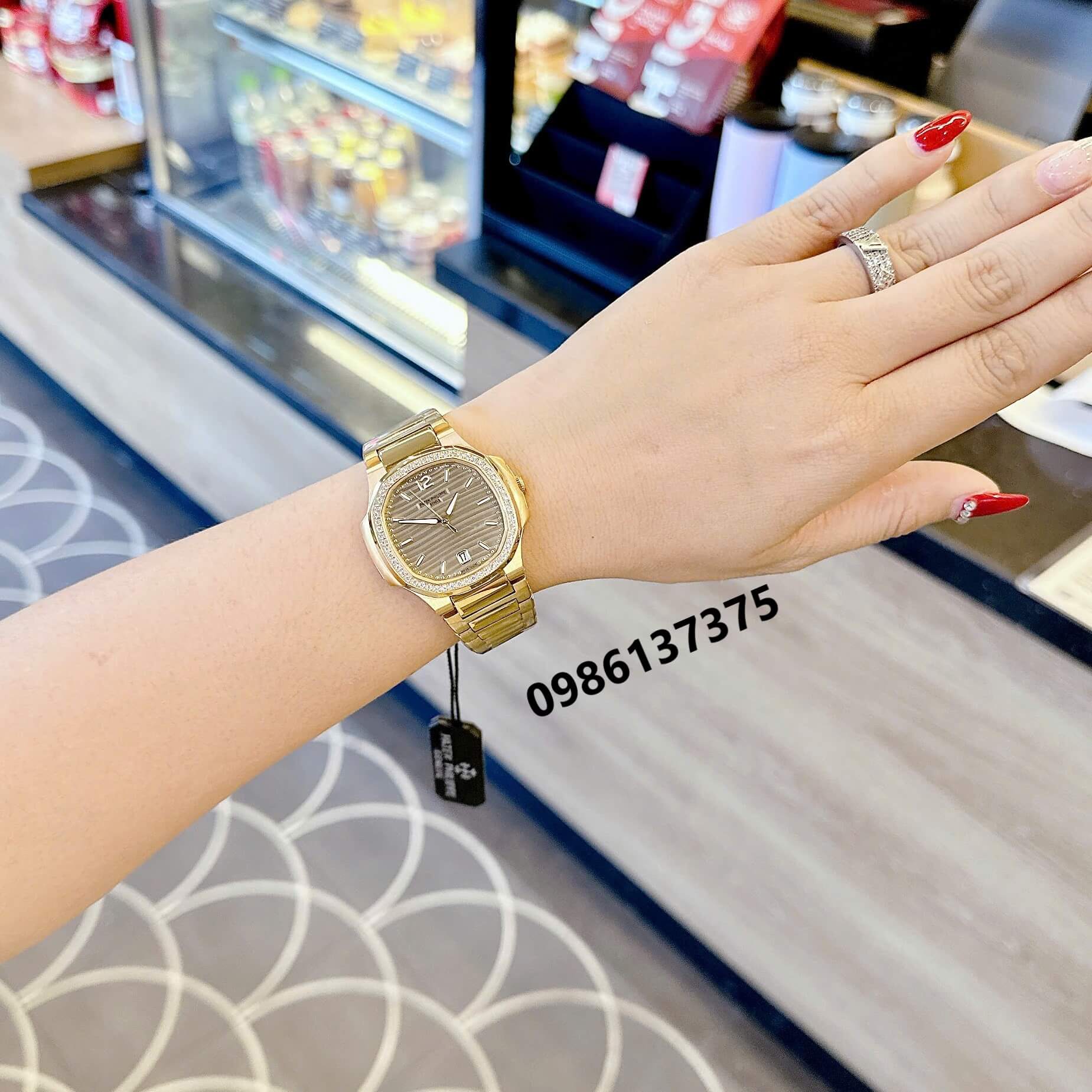 Đồng Hồ Nữ Patek Philippe Nautilus Màu Vàng Gold Mặt Xám Grey Máy Thụy Sĩ Size 36mm - Viền Đá