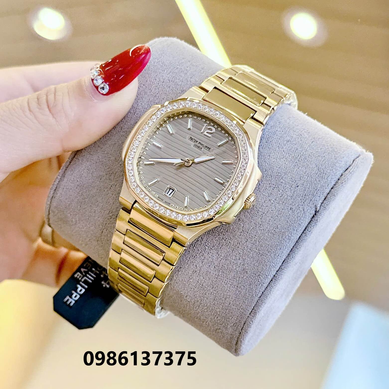Đồng Hồ Nữ Patek Philippe Nautilus Màu Vàng Gold Mặt Xám Grey Máy Thụy Sĩ Size 36mm - Viền Đá
