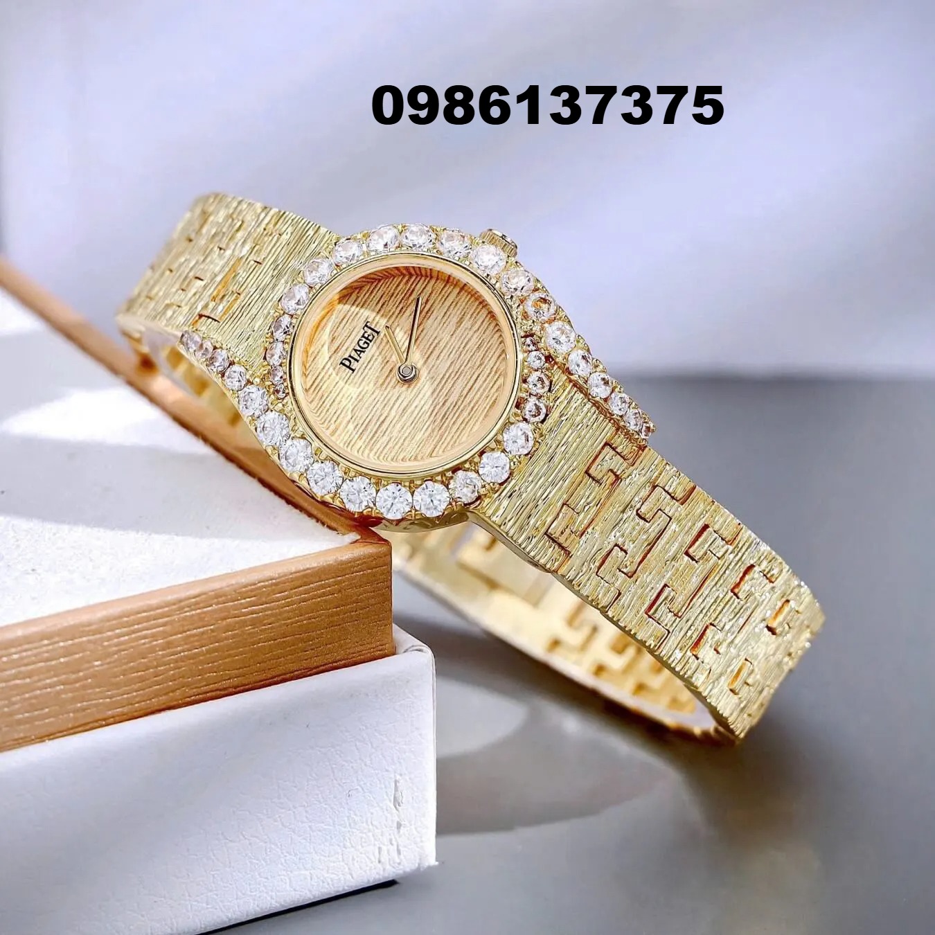 Đồng Hồ Nữ Piaget Dây Kim Loại Mesh Vàng Mặt Vàng Viền Đá Màu Size 26mm | Máy Pin