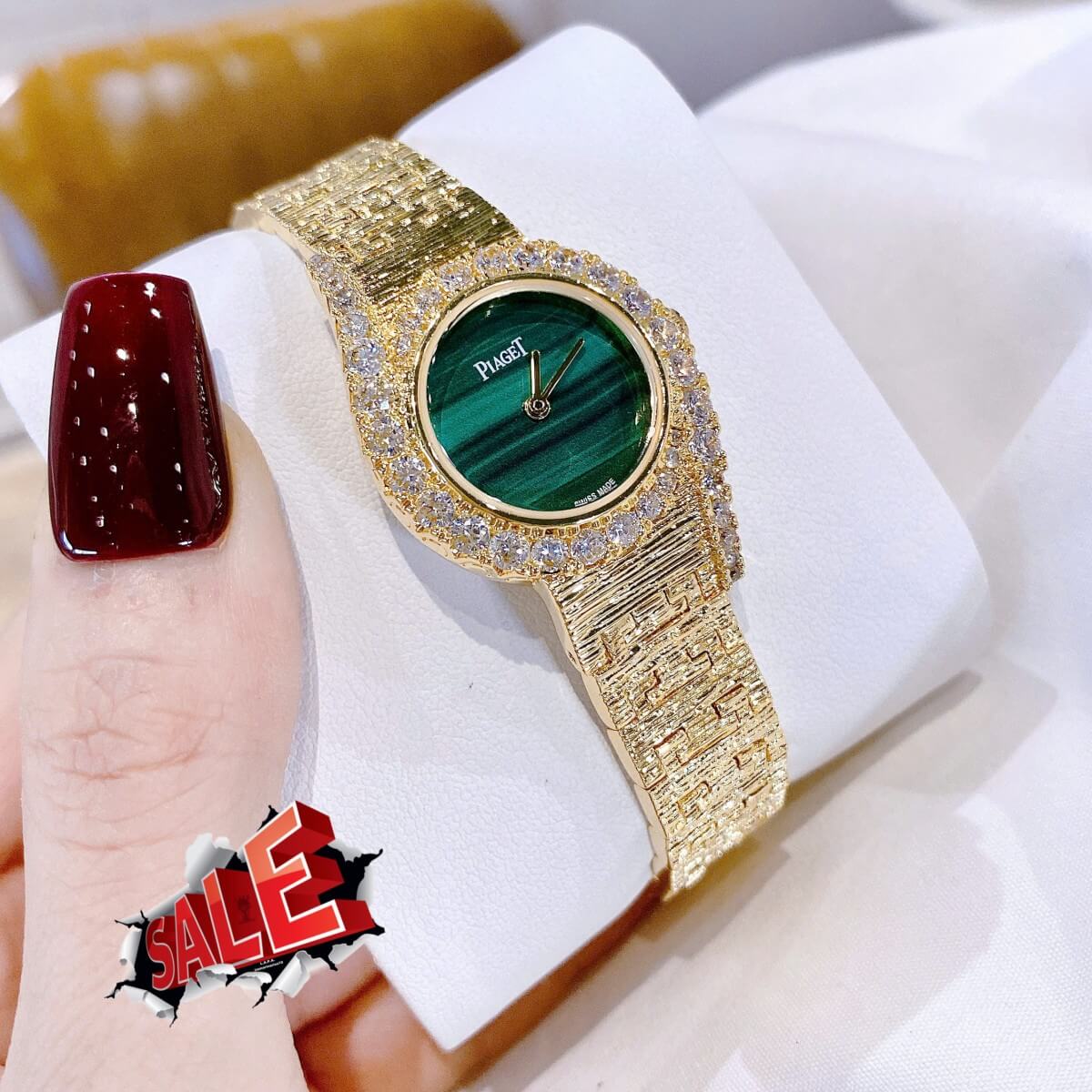 Đồng Hồ Nữ Piaget Dây Kim Loại Mesh Vàng Mặt Xanh Lá Viền Đá Màu Size 26mm | Máy Pin