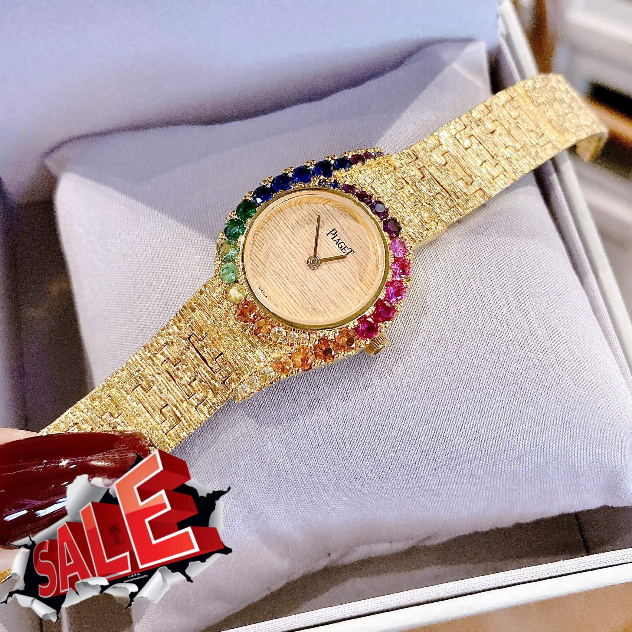 Đồng Hồ Piaget Nữ Dây Kim Loại Mesh Vàng Mặt Vàng Viền Đá Màu Size 26mm - Máy Pin