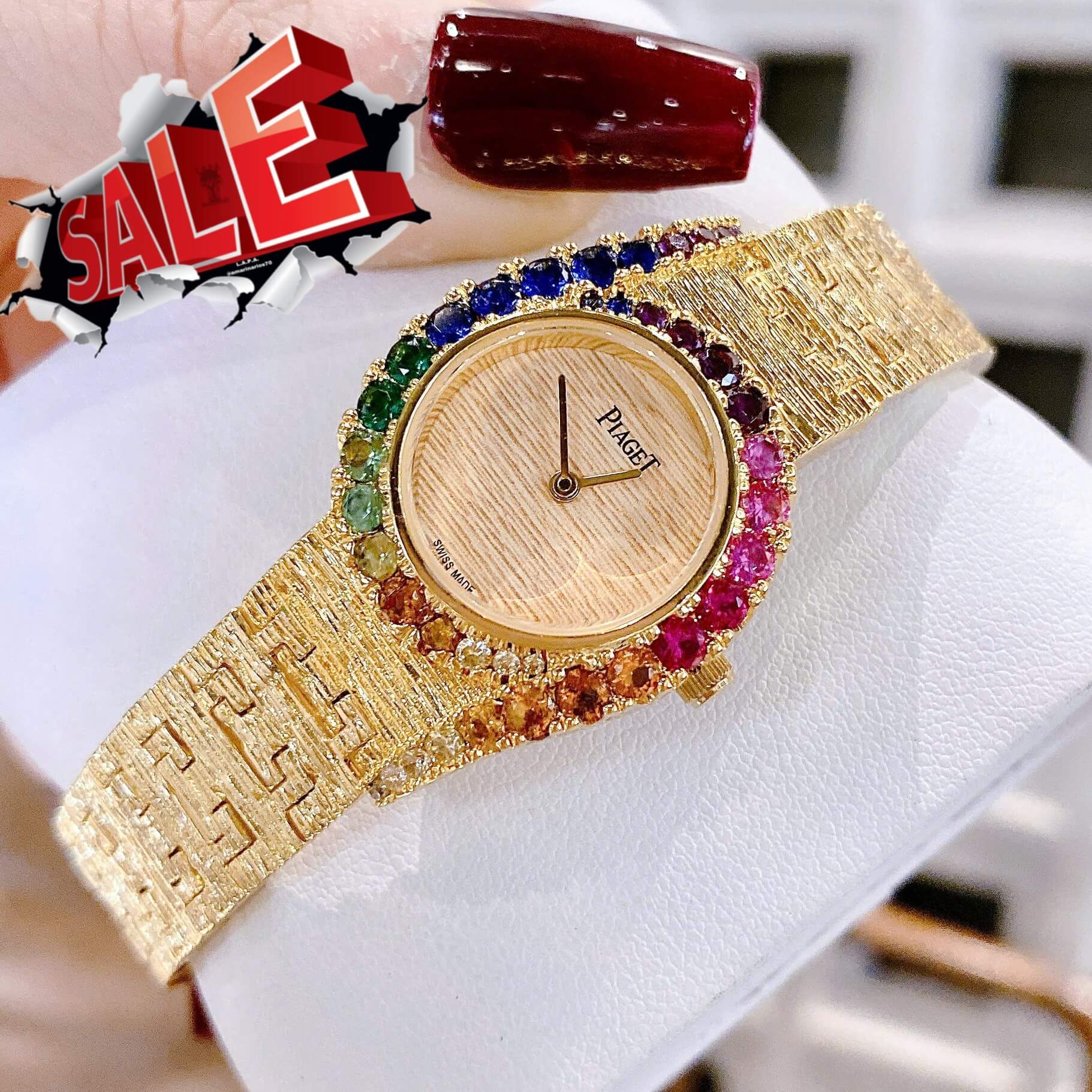 Đồng Hồ Piaget Nữ Dây Kim Loại Mesh Vàng Mặt Vàng Viền Đá Màu Size 26mm - Máy Pin