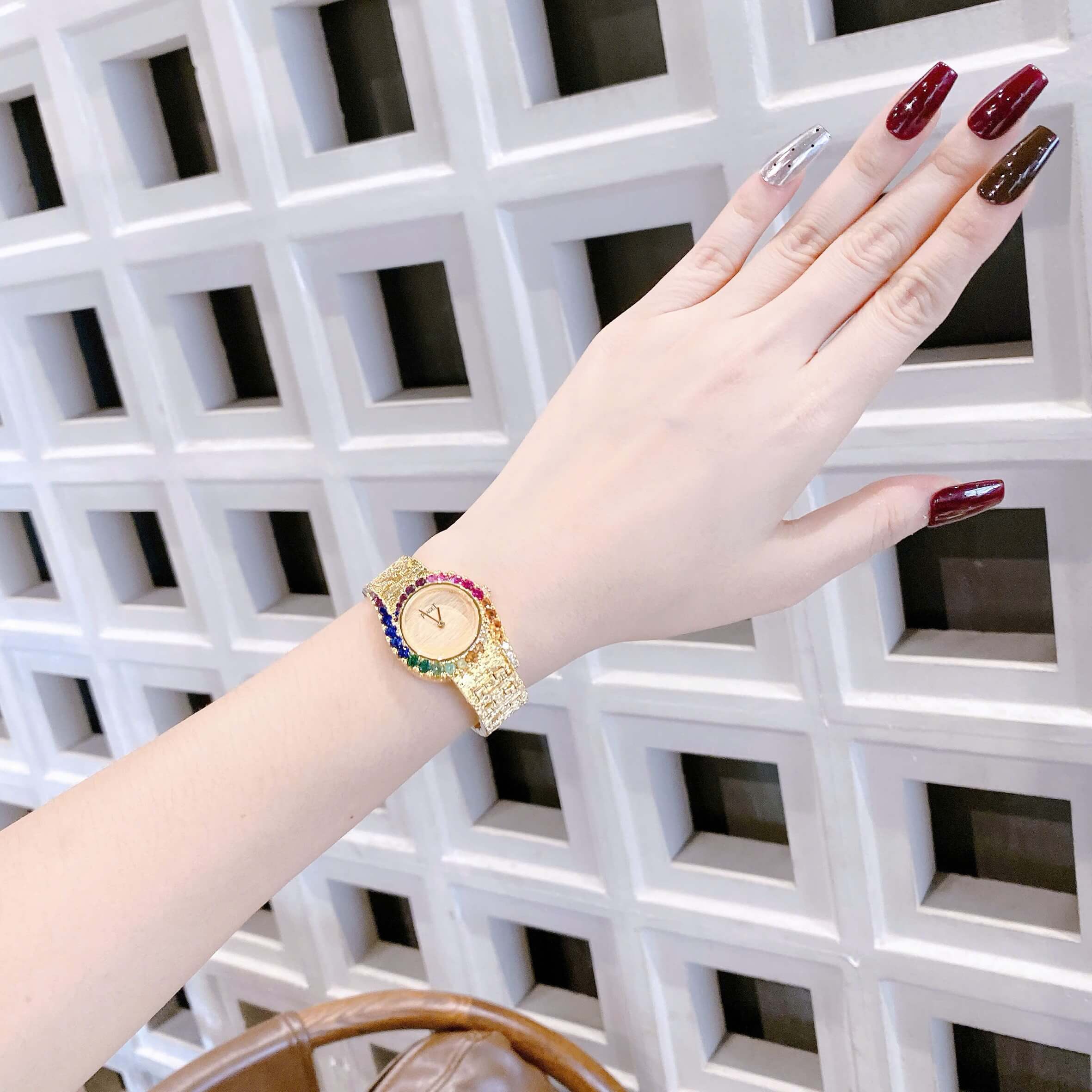 Đồng Hồ Piaget Nữ Dây Kim Loại Mesh Vàng Mặt Vàng Viền Đá Màu Size 26mm - Máy Pin