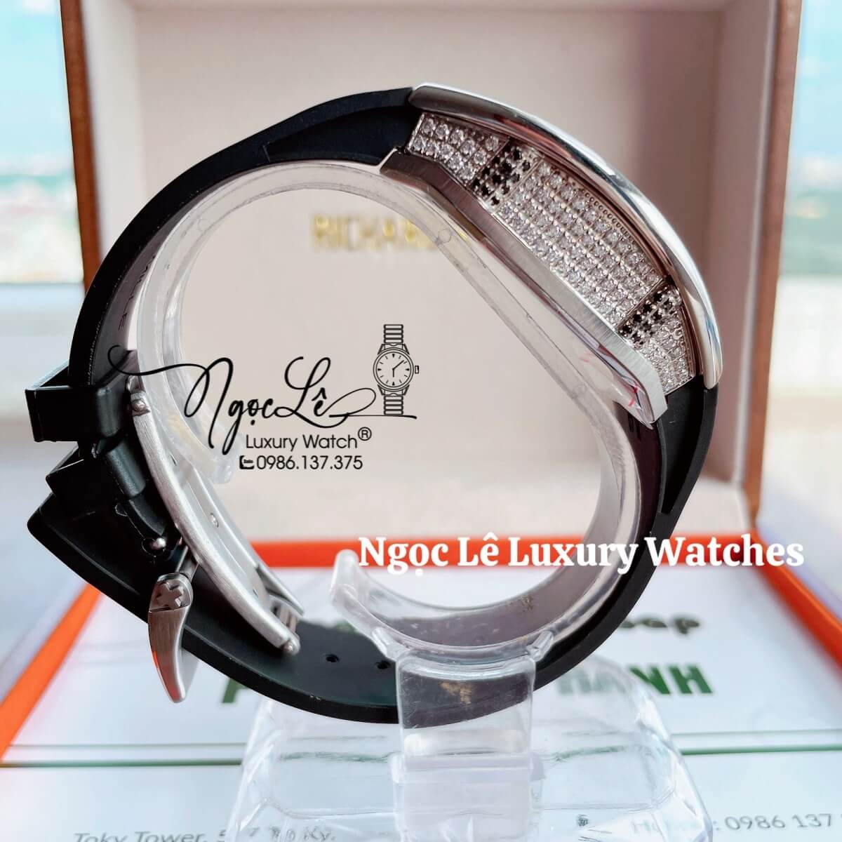 Đồng Hồ Nữ Richard Mille Siêu Cấp Dây Silicon Đen Lõi Đen Đính Đá Mịn Vỏ Silver Size 30x47mm