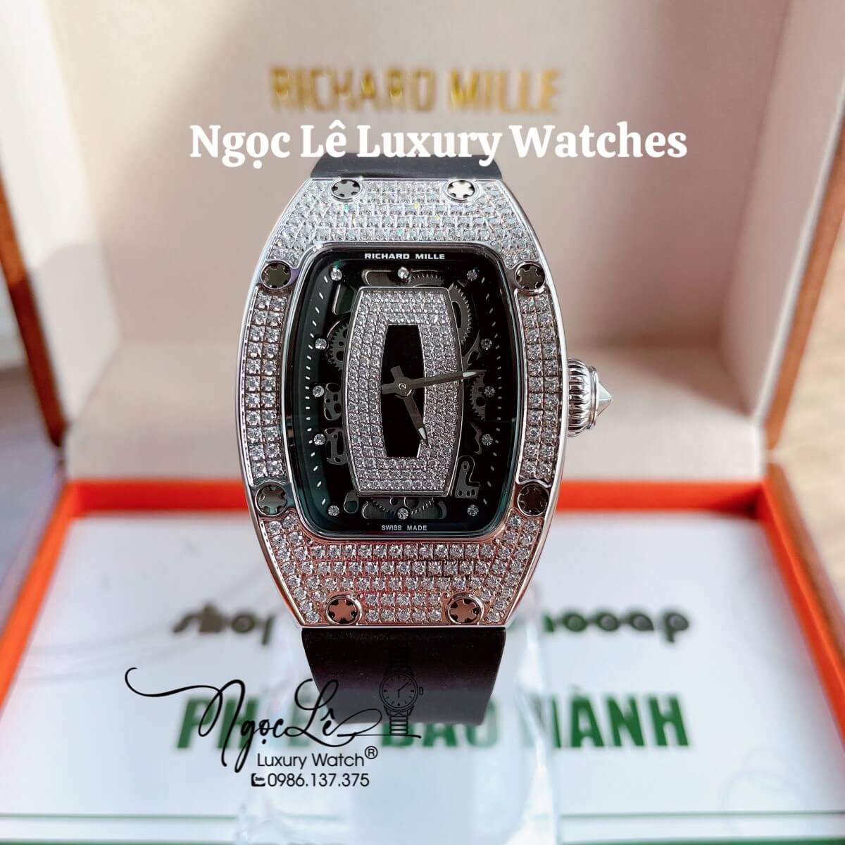 Đồng Hồ Nữ Richard Mille Siêu Cấp Dây Silicon Đen Lõi Đen Đính Đá Mịn Vỏ Silver Size 30x47mm