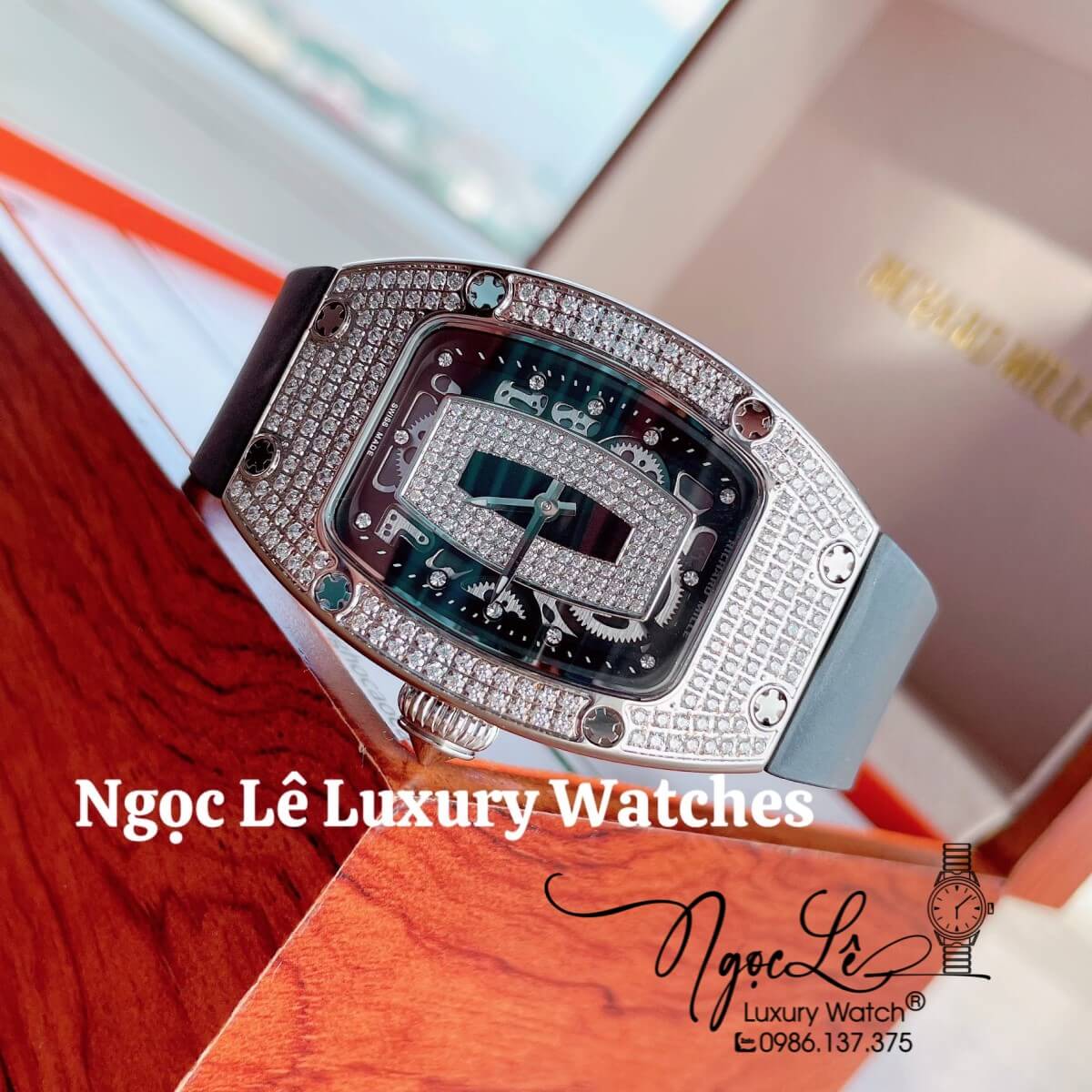 Đồng Hồ Nữ Richard Mille Siêu Cấp Dây Silicon Đen Lõi Đen Đính Đá Mịn Vỏ Silver Size 30x47mm