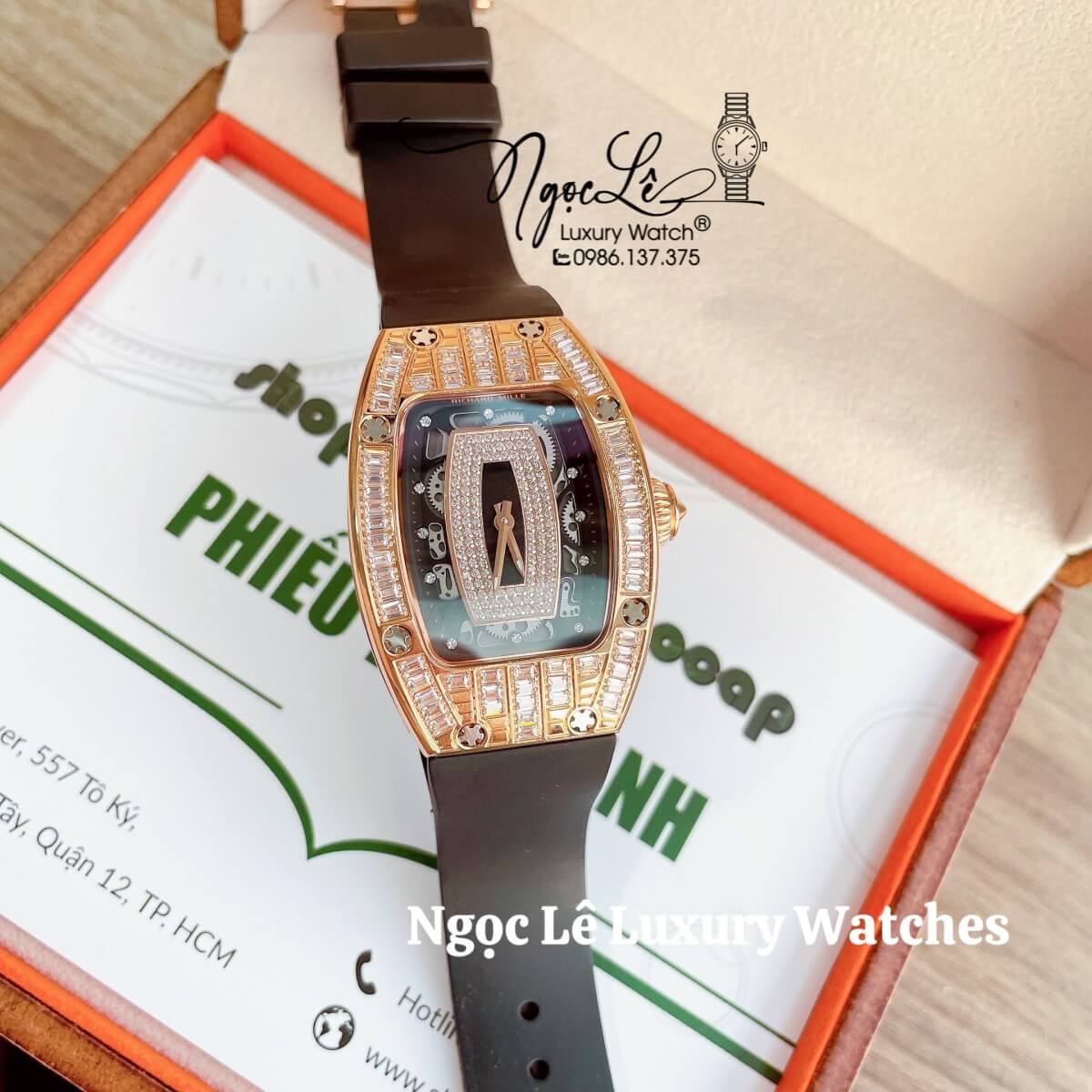 Đồng Hồ Nữ Richard Mille Siêu Cấp Dây Silicon Đen Lõi Đen Đính Đá Ống Vỏ Rose Size 30x47mm