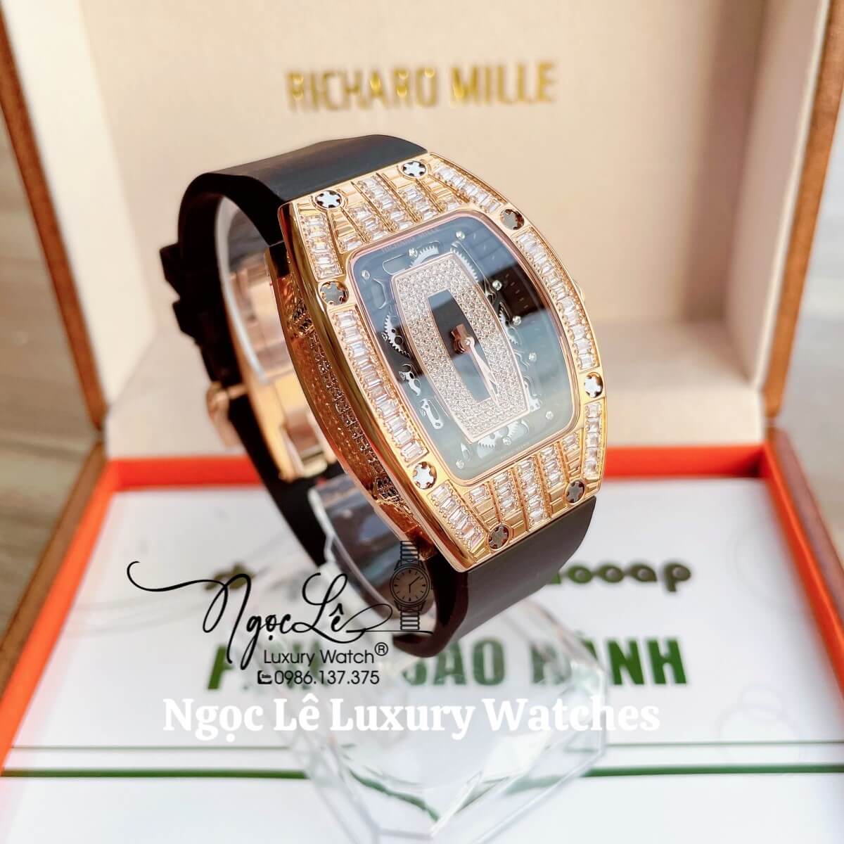 Đồng Hồ Nữ Richard Mille Siêu Cấp Dây Silicon Đen Lõi Đen Đính Đá Ống Vỏ Rose Size 30x47mm