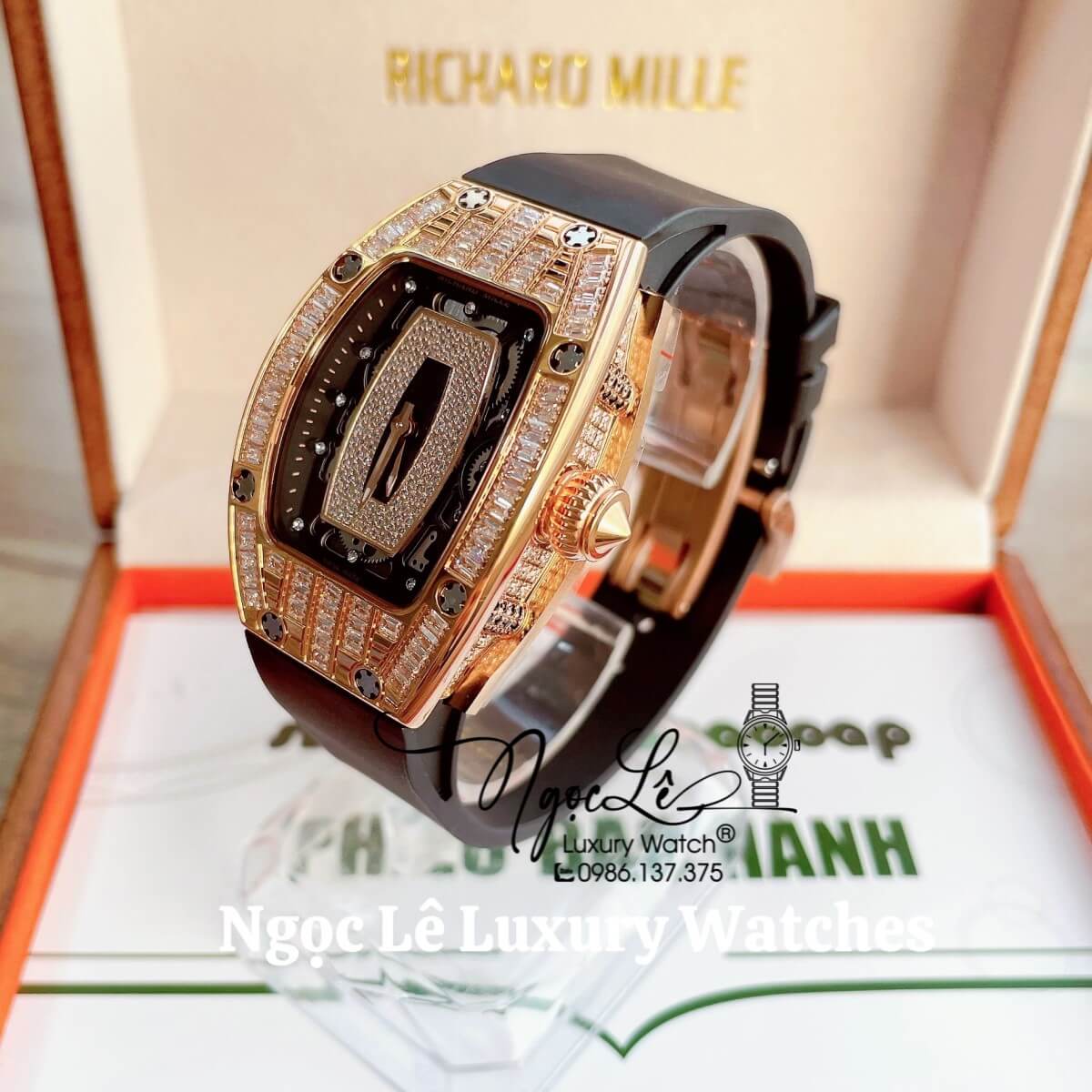 Đồng Hồ Nữ Richard Mille Siêu Cấp Dây Silicon Đen Lõi Đen Đính Đá Ống Vỏ Rose Size 30x47mm