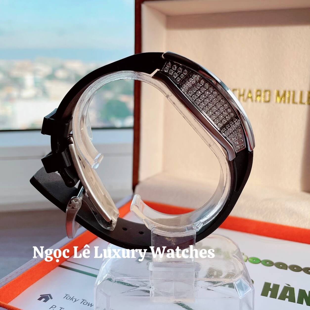 Đồng Hồ Nữ Richard Mille Siêu Cấp Dây Silicon Đen Lõi Đỏ Đính Đá Ống Vỏ Silver Size 30x47mm