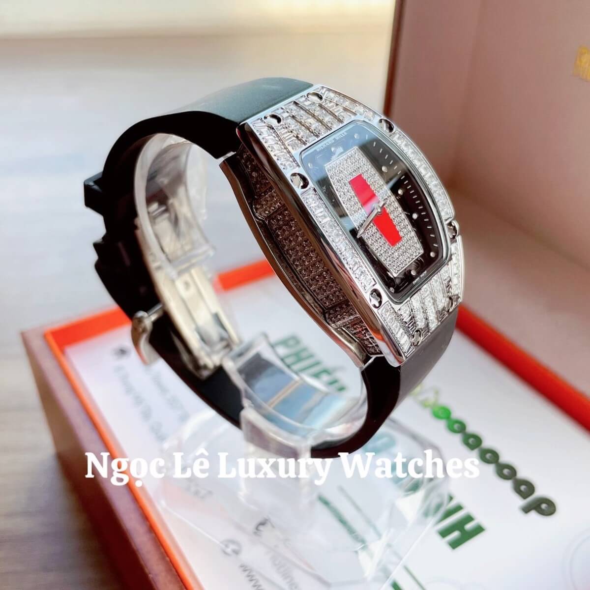 Đồng Hồ Nữ Richard Mille Siêu Cấp Dây Silicon Đen Lõi Đỏ Đính Đá Ống Vỏ Silver Size 30x47mm
