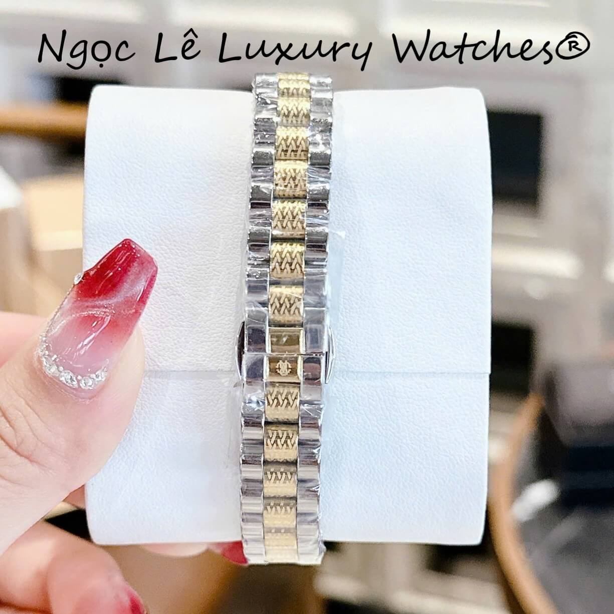 Đồng Hồ Nữ Roberto Cavalli Dây Kim Loại Demi Vàng Gold Mặt Rắn Size 32mm - Quartz