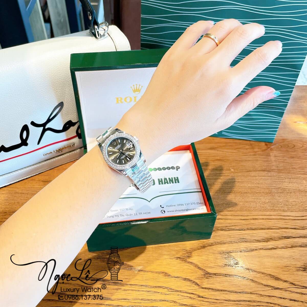 Đồng Hồ Nữ Rolex Datejust Máy Cơ Tự Động Dây Bạc Mặt Đen Đính Đá Size 31mm Phản Quang