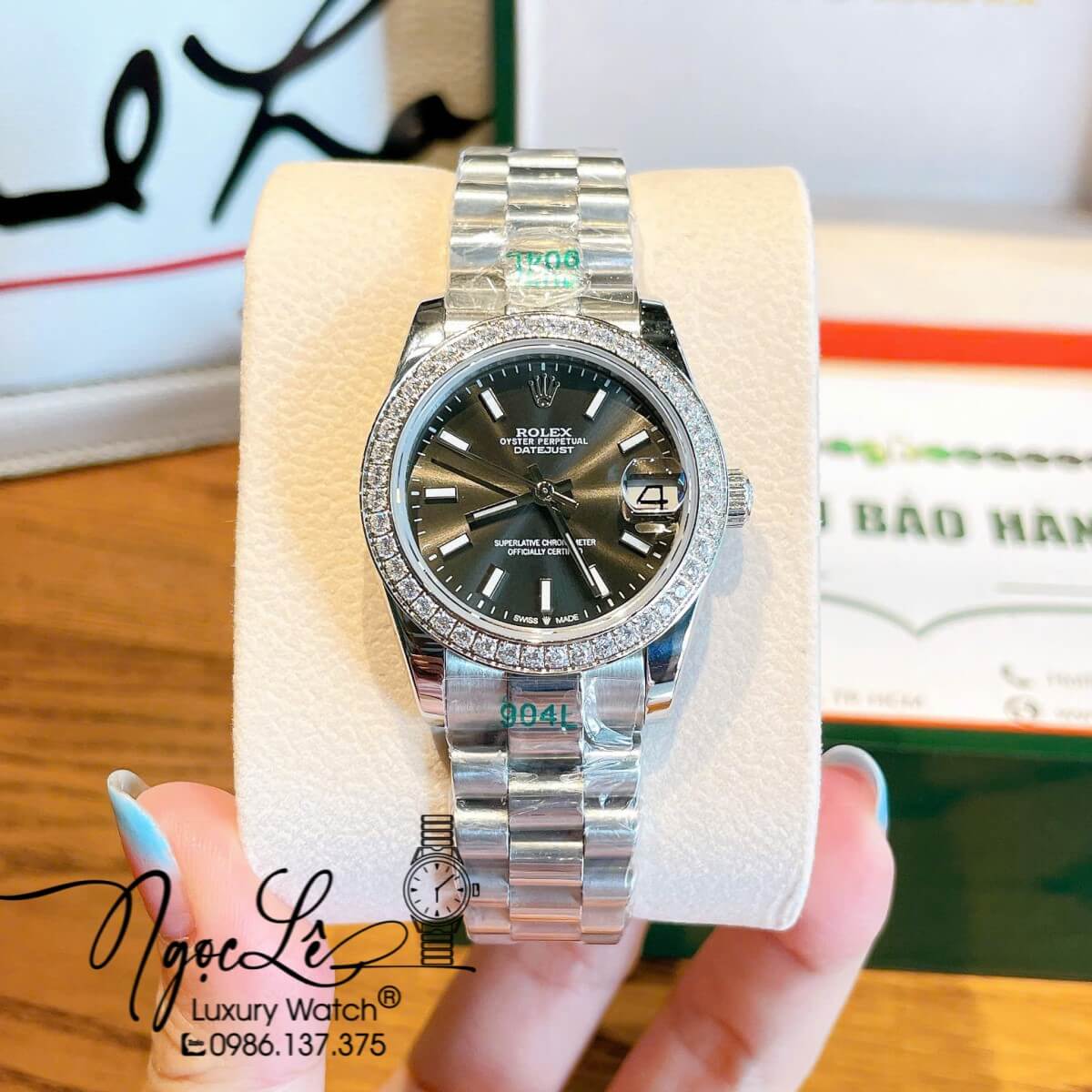 Đồng Hồ Nữ Rolex Datejust Máy Cơ Tự Động Dây Bạc Mặt Đen Đính Đá Size 31mm Phản Quang