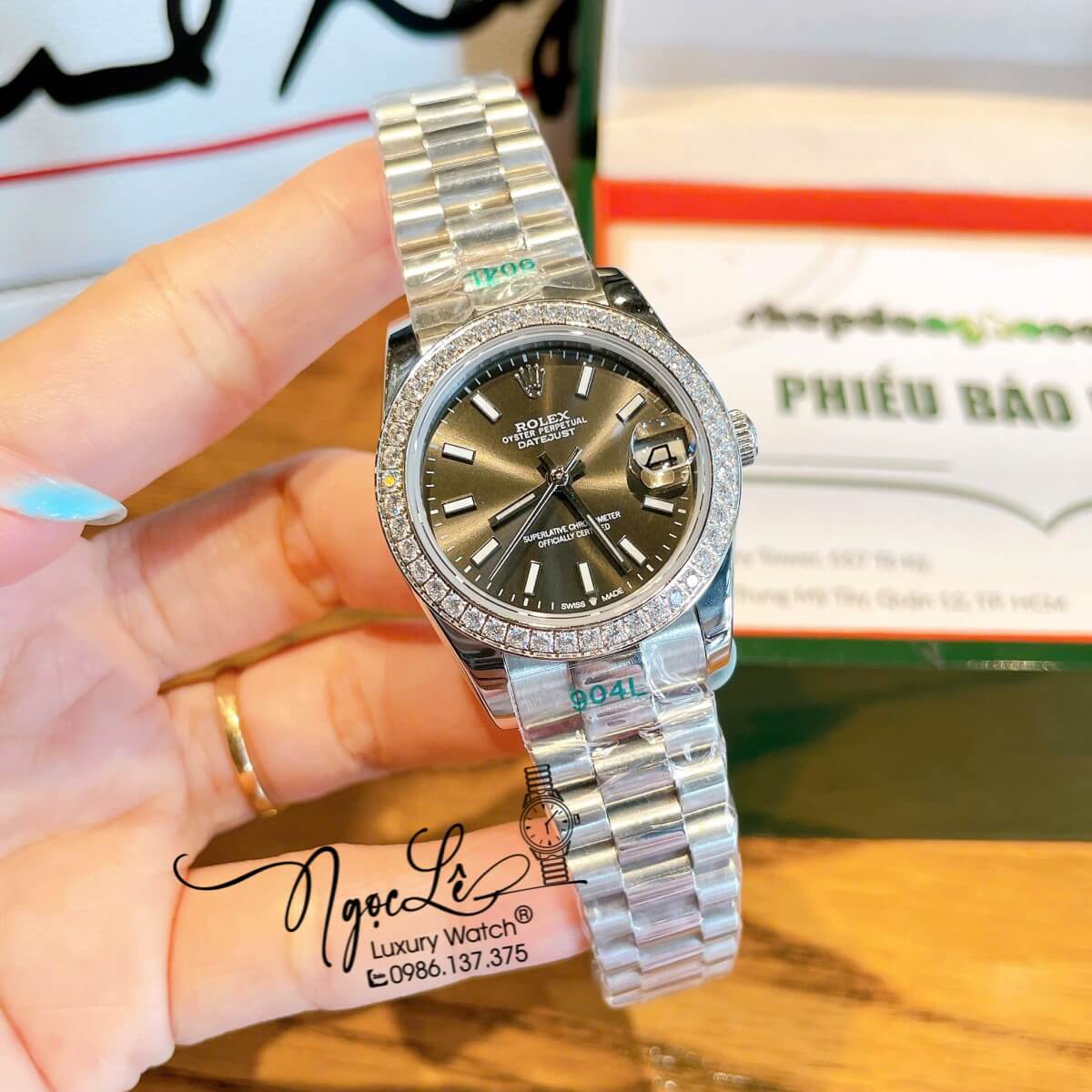 Đồng Hồ Nữ Rolex Datejust Máy Cơ Tự Động Dây Bạc Mặt Đen Đính Đá Size 31mm Phản Quang