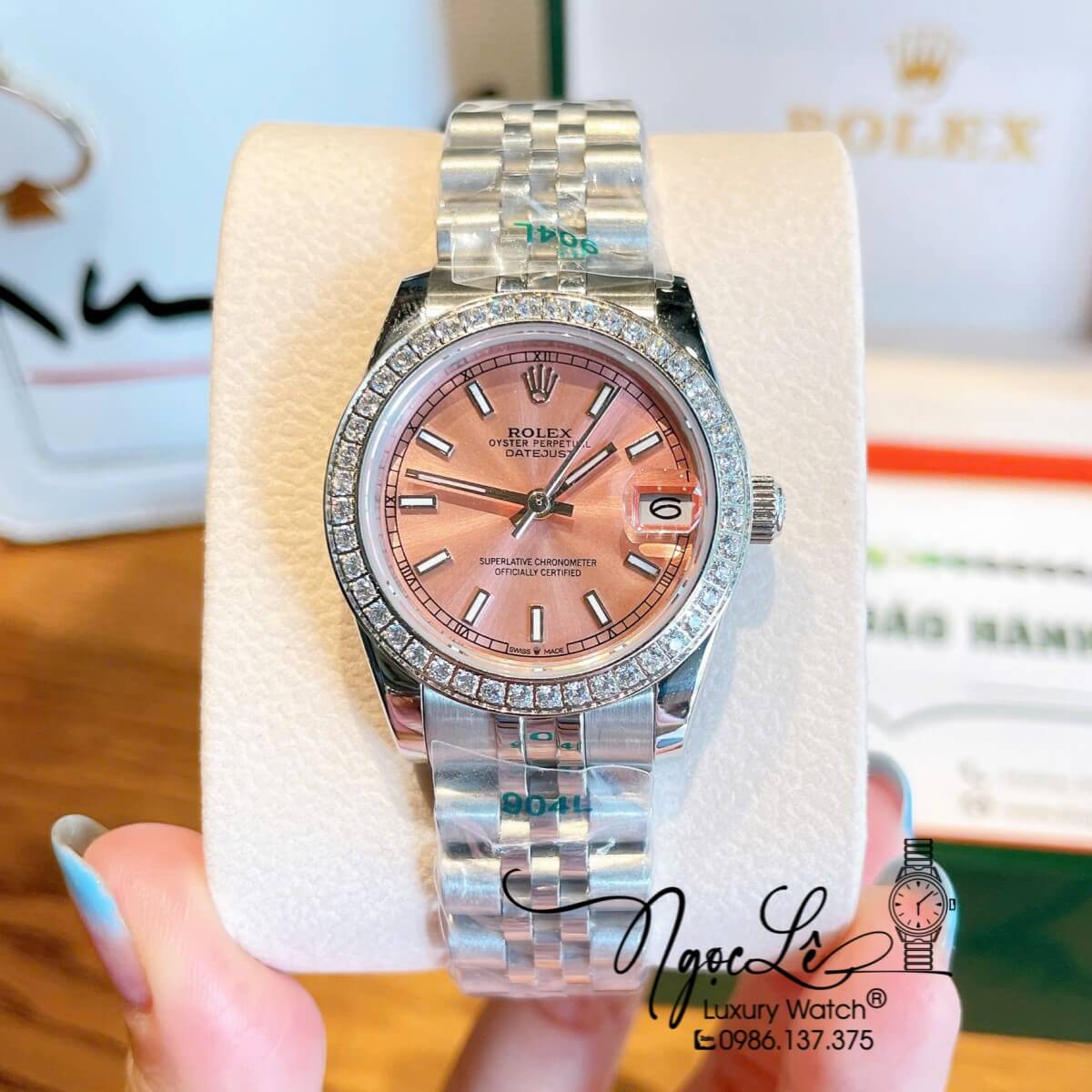 Đồng Hồ Nữ Rolex Datejust Máy Cơ Tự Động Dây Bạc Mặt Hồng Đính Đá Size 31mm Phản Quang