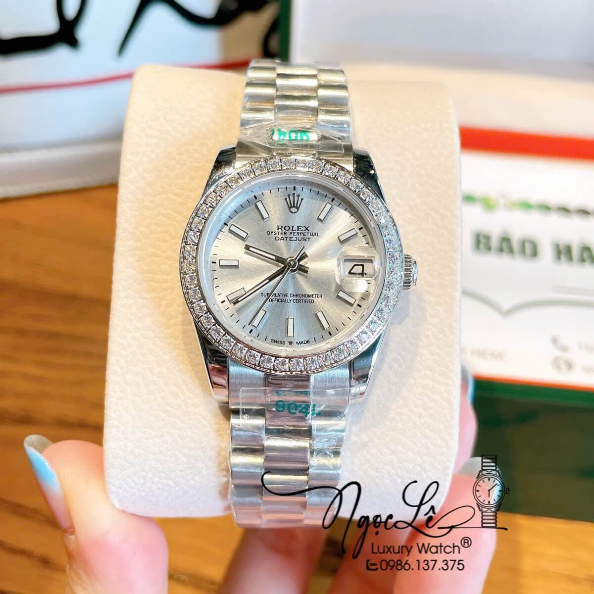 Đồng Hồ Nữ Rolex Datejust Máy Cơ Tự Động Dây Bạc Mặt Trắng Đính Đá Size 31mm Phản Quang