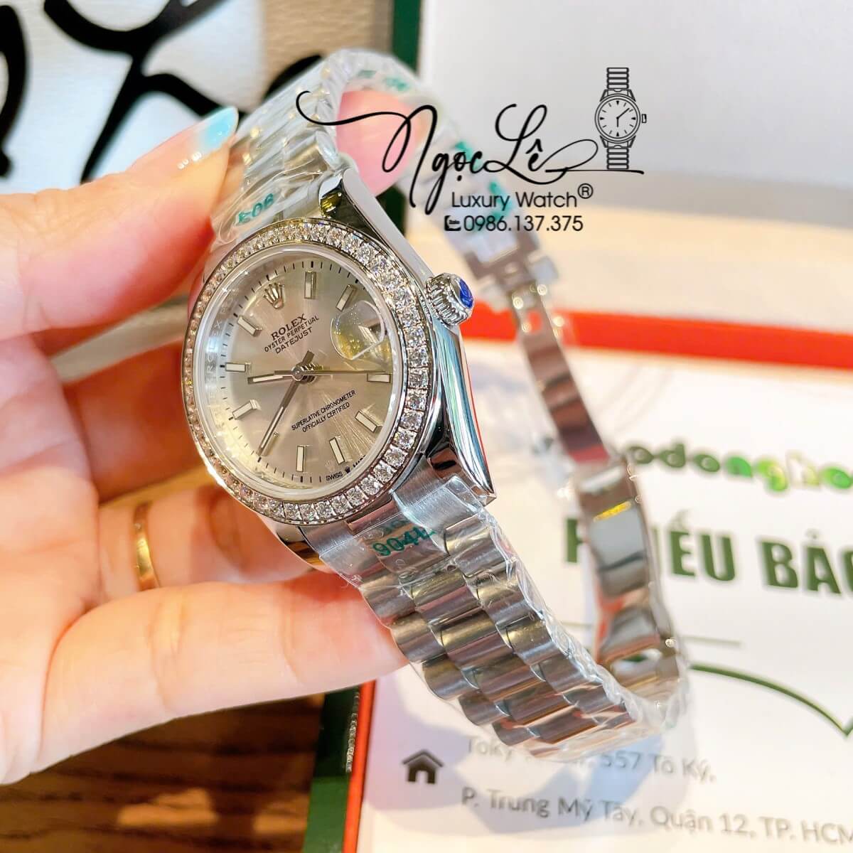 Đồng Hồ Nữ Rolex Datejust Máy Cơ Tự Động Dây Bạc Mặt Trắng Đính Đá Size 31mm Phản Quang