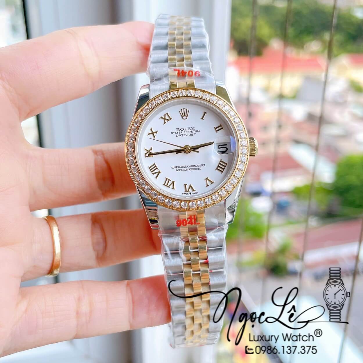 Đồng Hồ Nữ Rolex Datejust Máy Cơ Tự Động Dây Kim Loại Demi Gold Mặt Trắng Niềng Đá Size 31mm