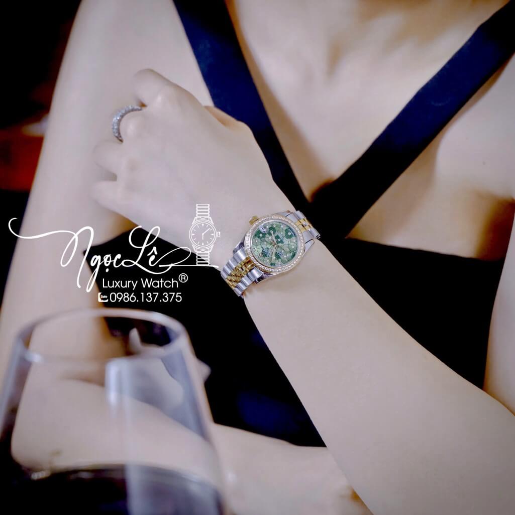 Đồng Hồ Nữ Rolex Datejust Máy Pin Dây Demi Vàng Mặt Hoa Đồng Tiền Xanh Đính Đá Size 31mm
