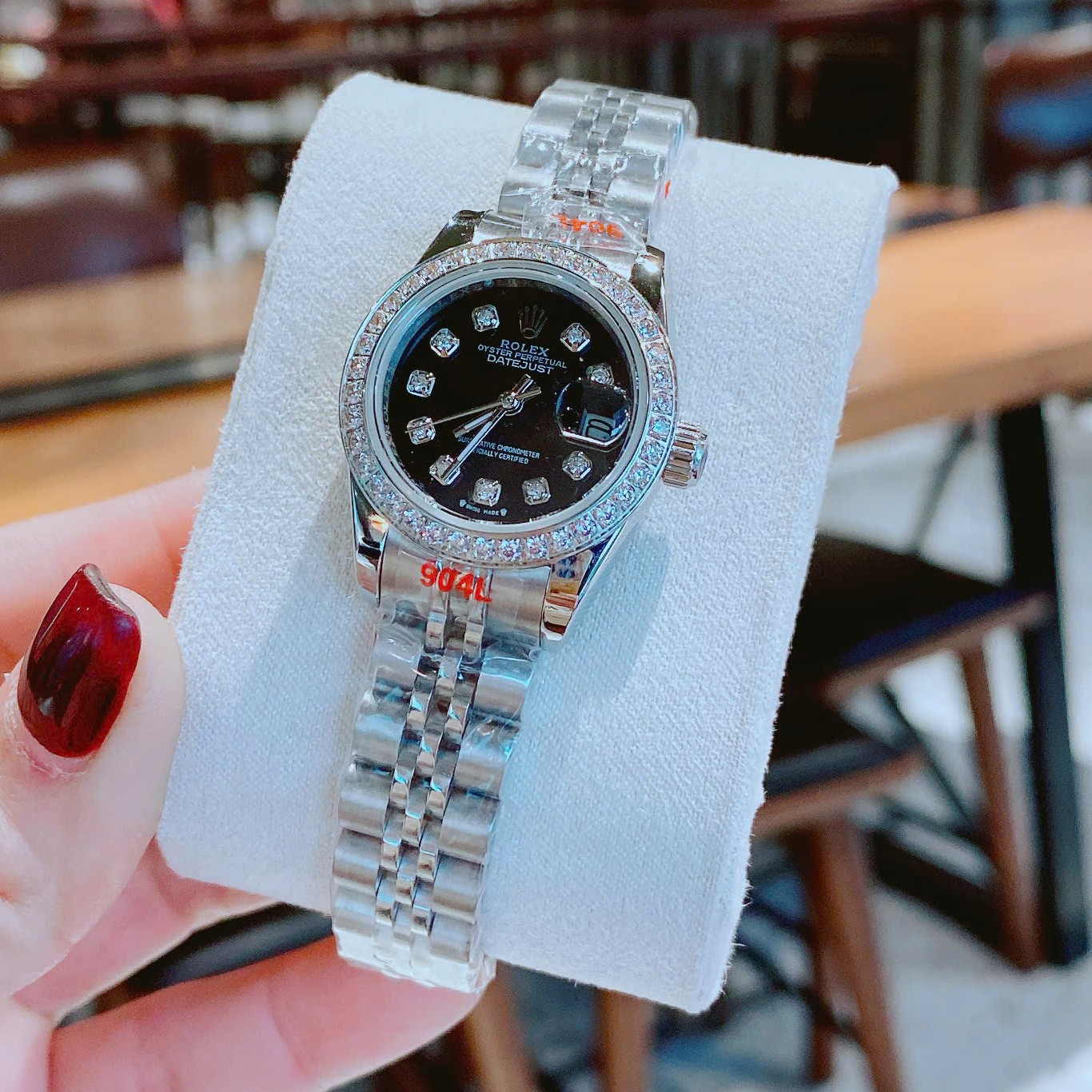 Đồng Hồ Nữ RoLex Datejust Máy Pin Size 28mm – Dây Bạc Mặt Đen Viền Đính Đá