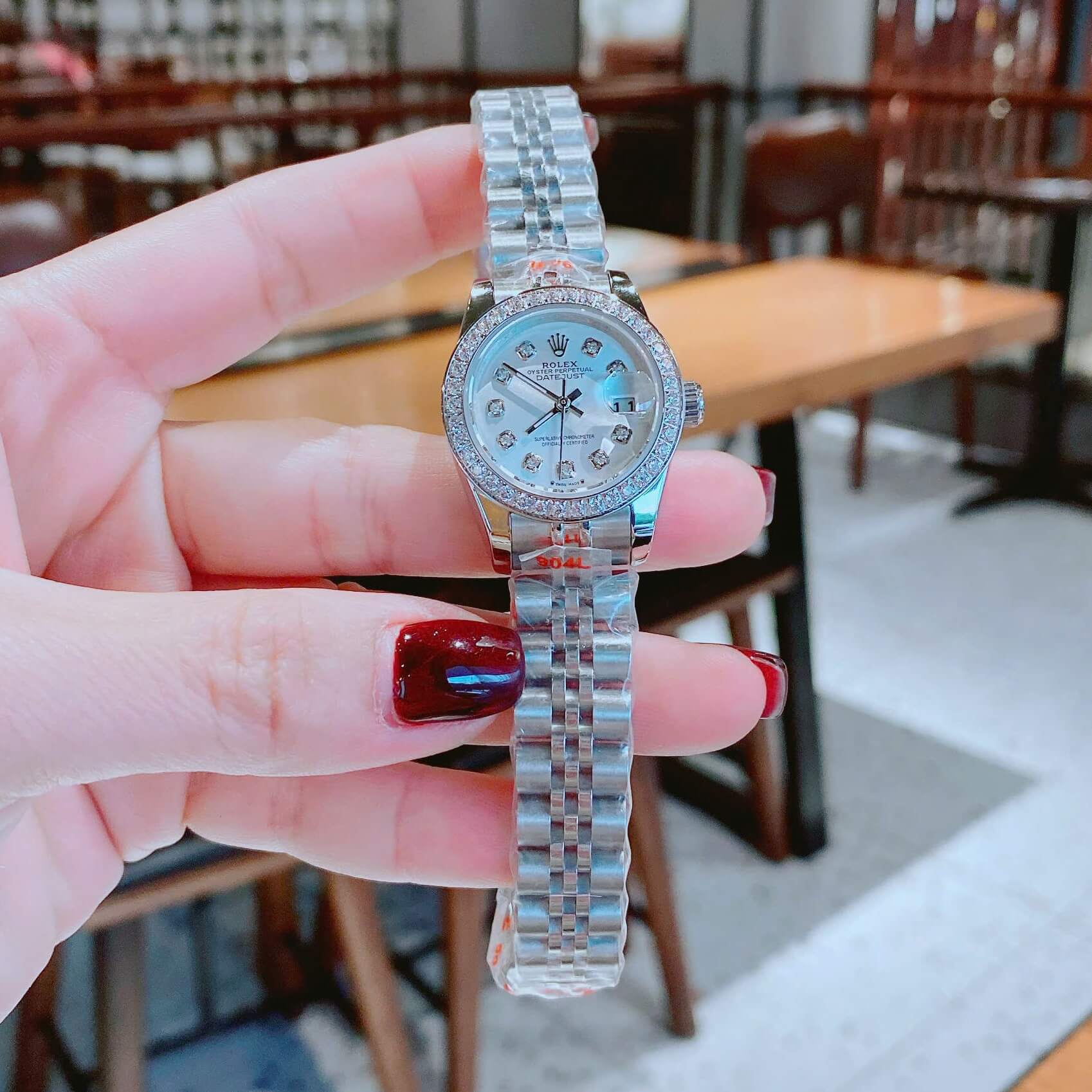 Đồng Hồ Nữ RoLex Datejust Máy Pin Size 28mm – Dây Bạc Mặt Trắng Viền Đính Đá