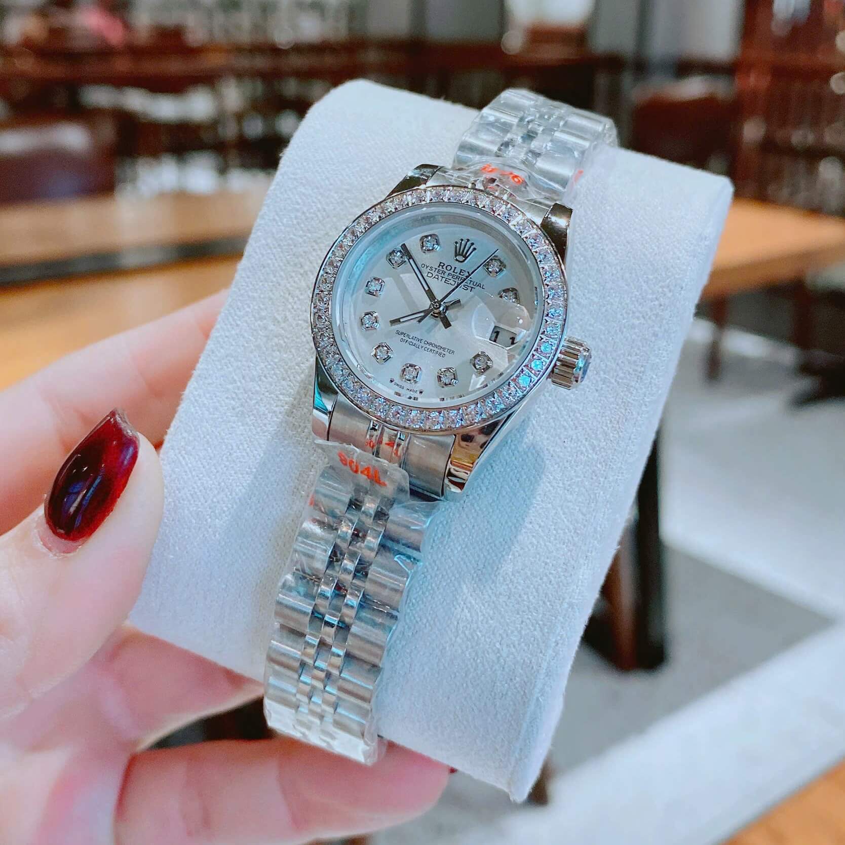 Đồng Hồ Nữ RoLex Datejust Máy Pin Size 28mm – Dây Bạc Mặt Trắng Viền Đính Đá