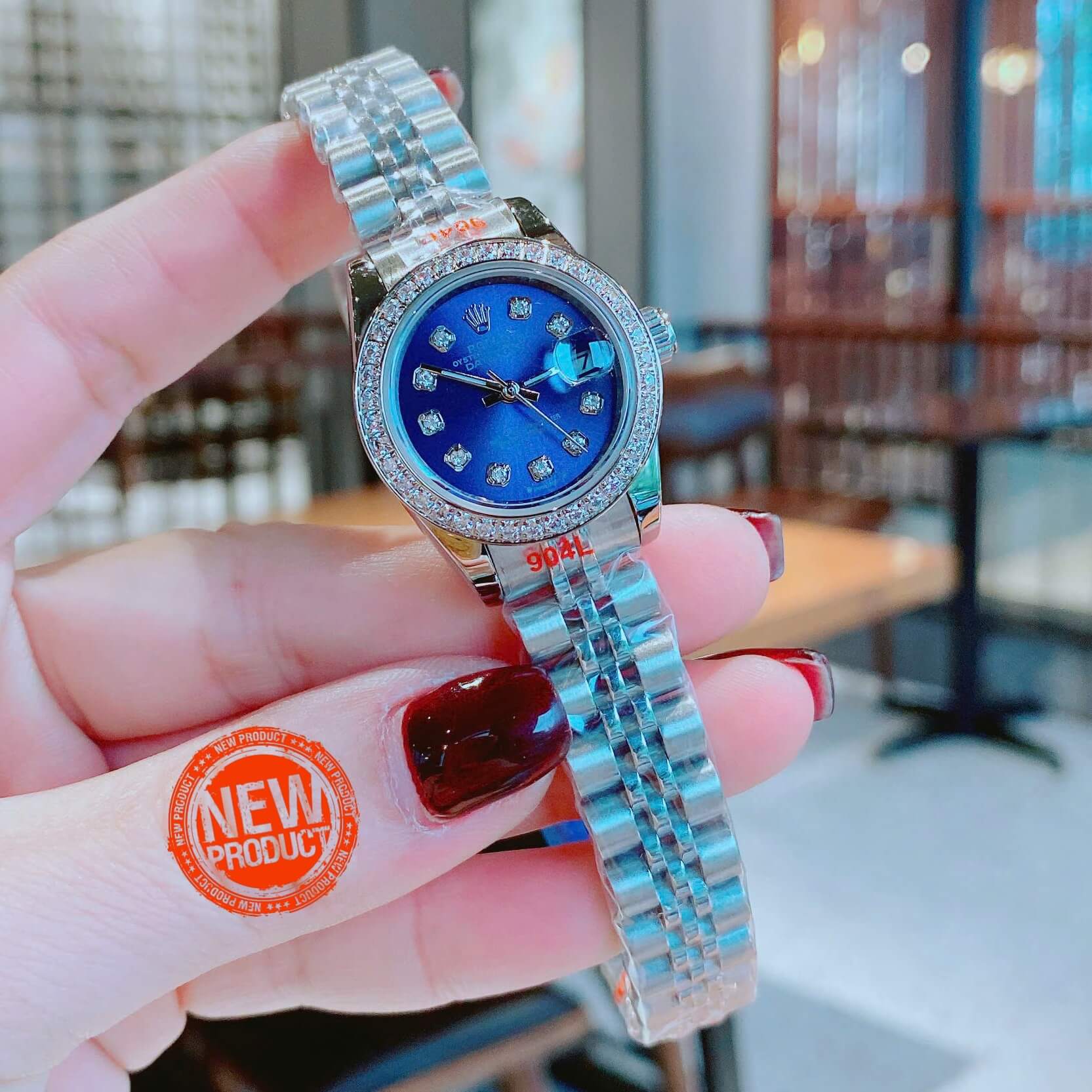 Đồng Hồ Nữ RoLex Datejust Máy Pin Size 28mm – Dây Bạc Mặt Xanh Dương Viền Đính Đá