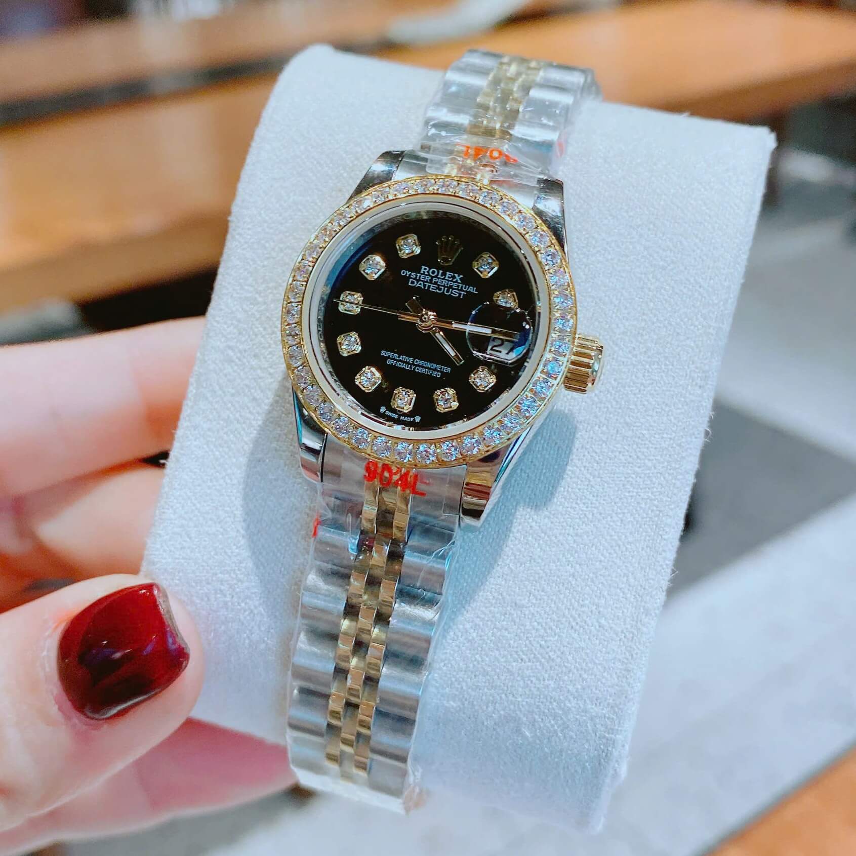 Đồng Hồ Nữ RoLex Datejust Máy Pin Size 28mm – Dây Demi Vàng Gold Mặt Đen Viền Đính Đá